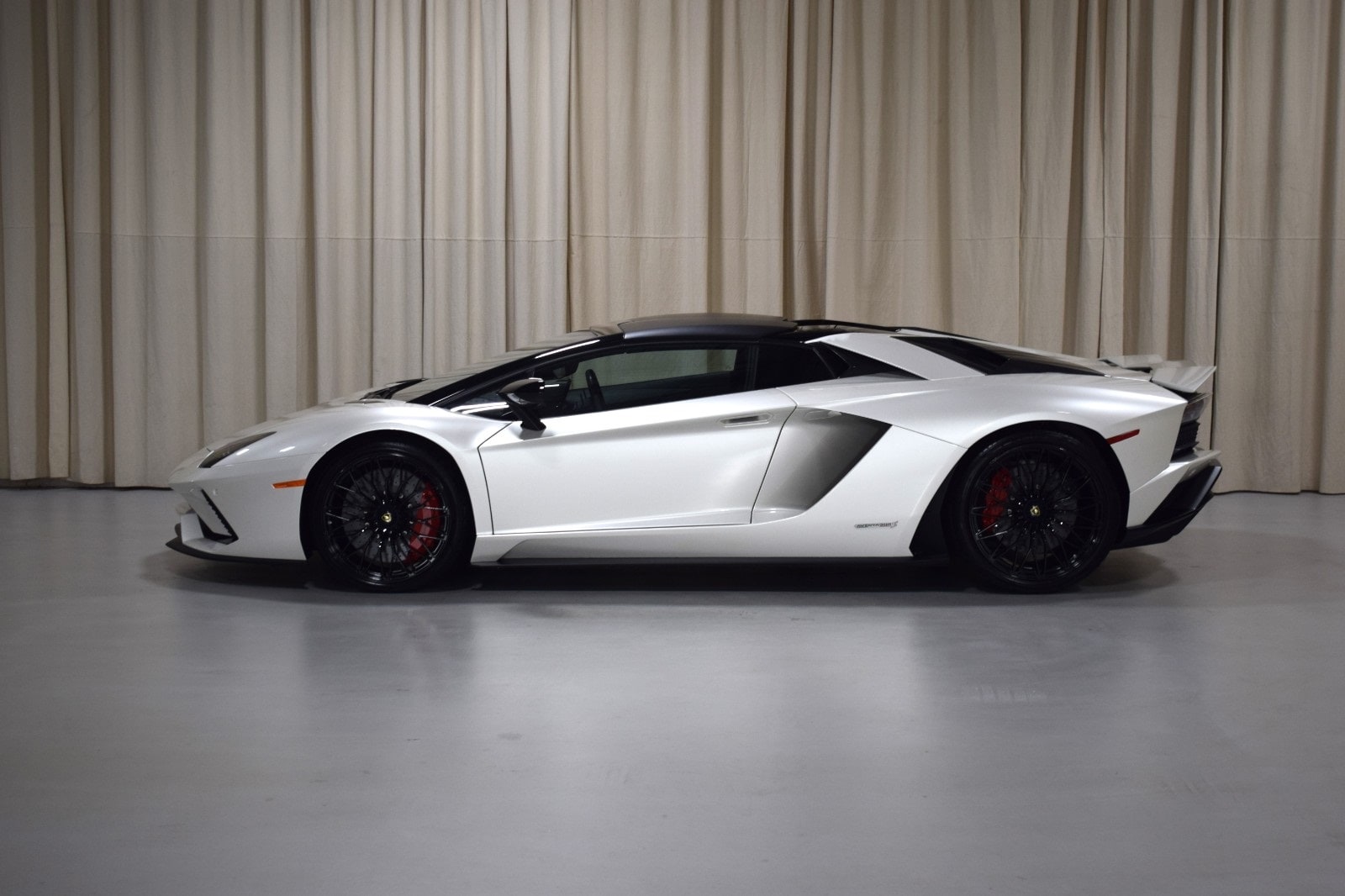 Thumbnail: 2019 Lamborghini Aventador - 6
