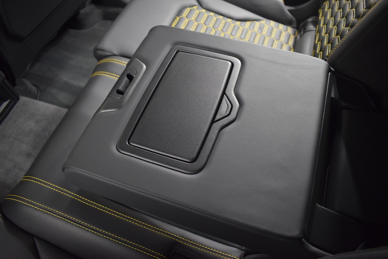 Thumbnail: 2023 Lamborghini Urus - 21