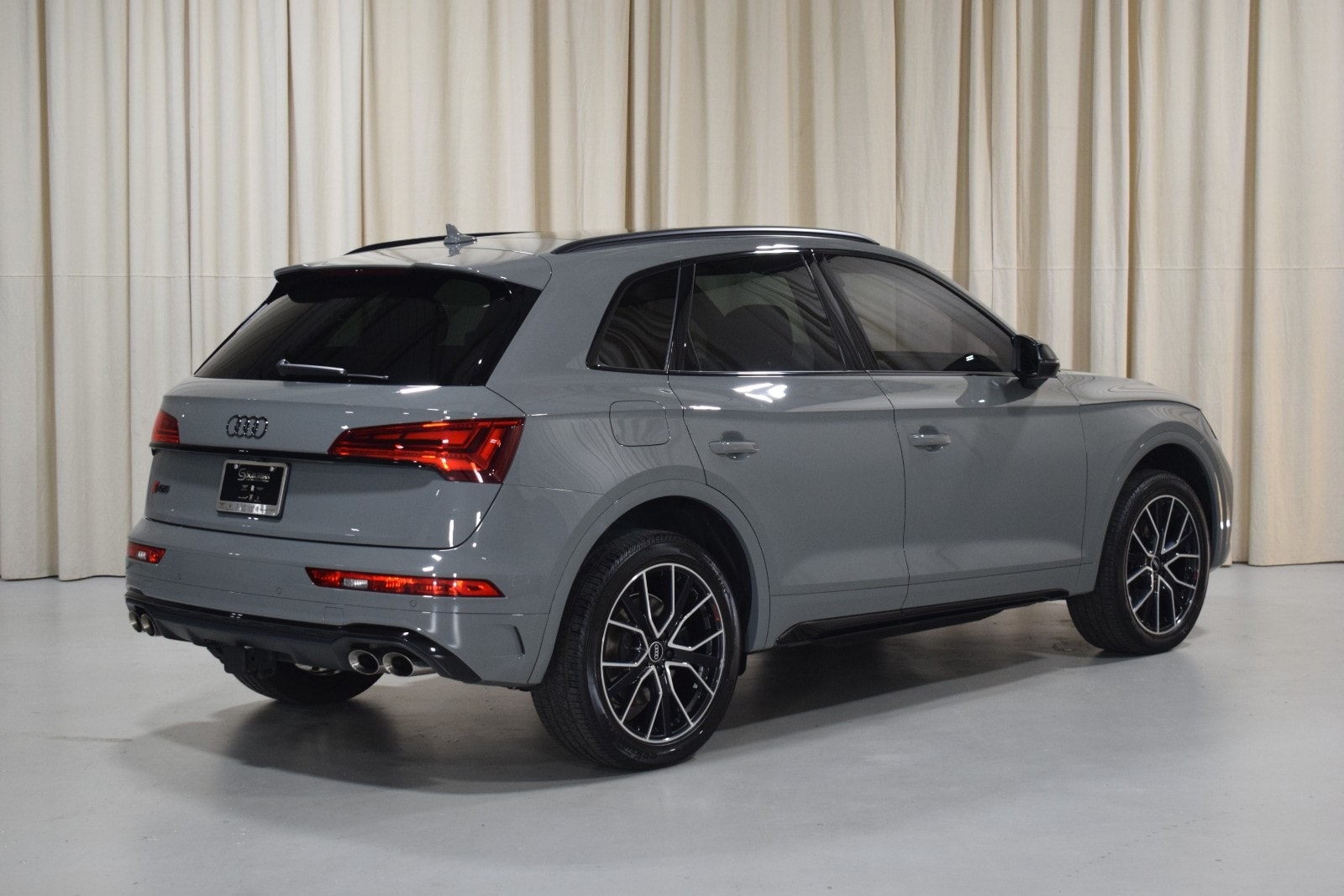 Thumbnail: 2022 Audi SQ5 - 9