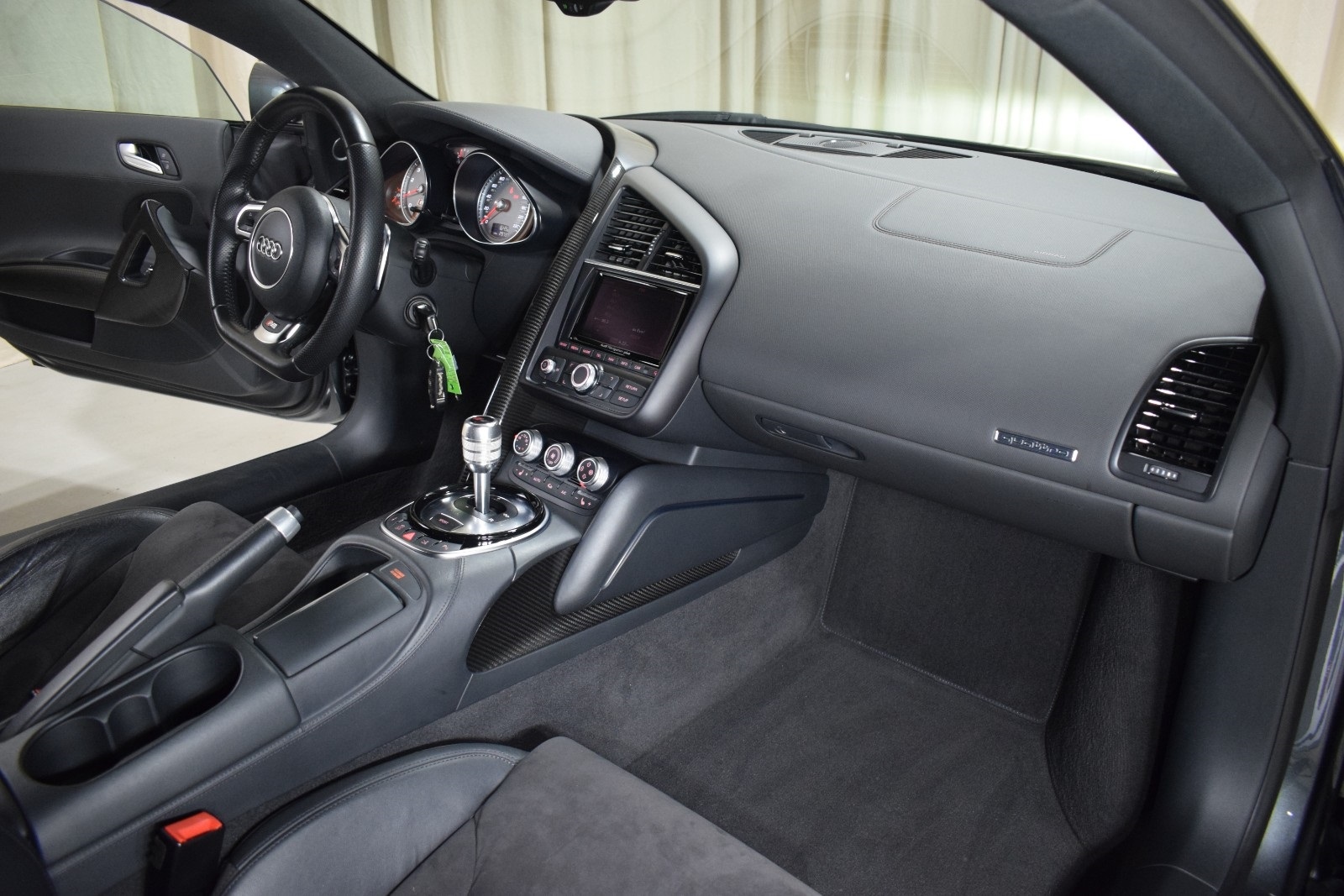 Thumbnail: 2014 Audi R8 - 21