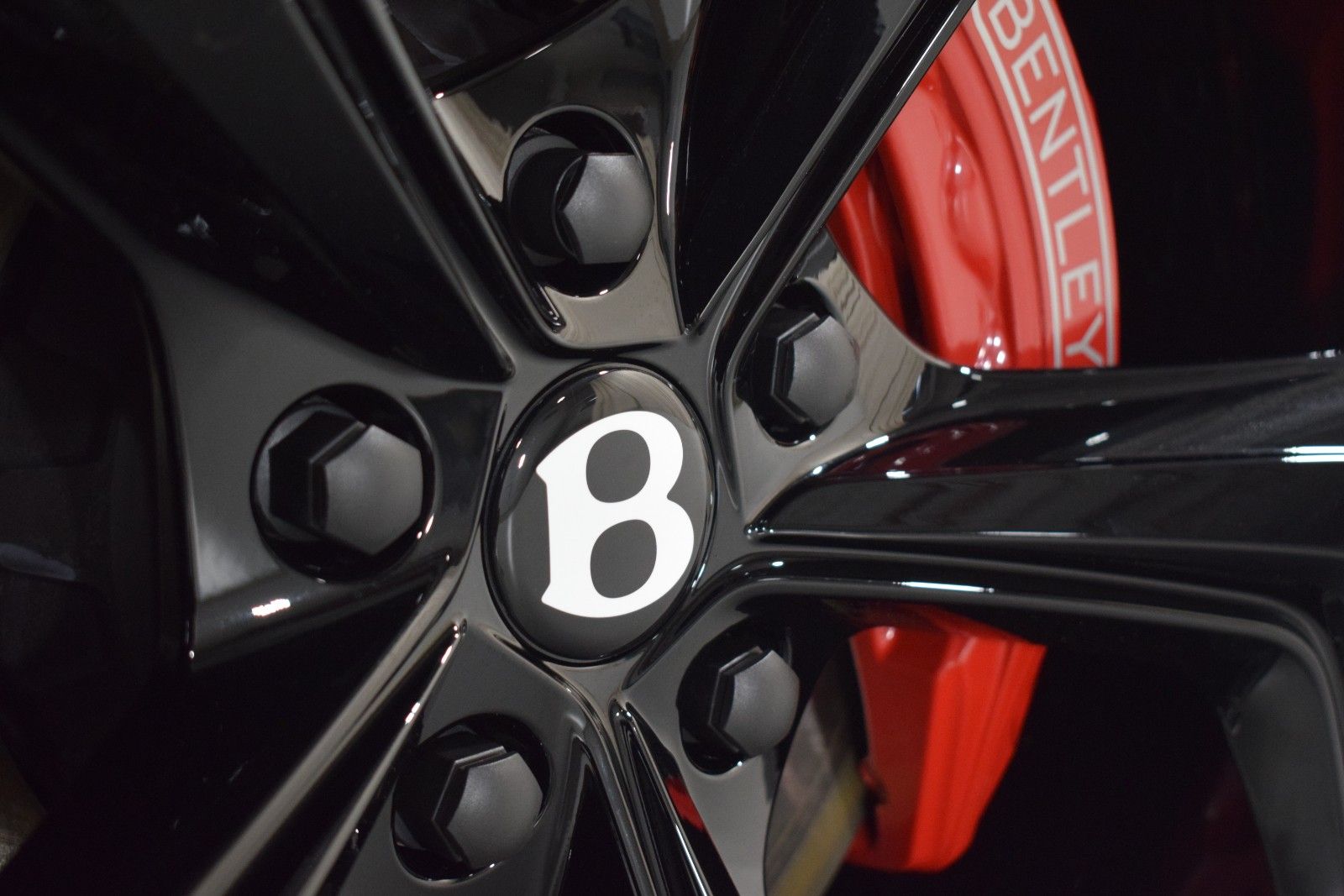 Thumbnail: 2025 Bentley Bentayga - 19