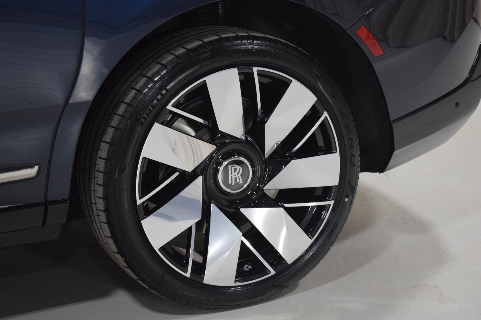 Thumbnail: 2026 Rolls-Royce Cullinan - 15