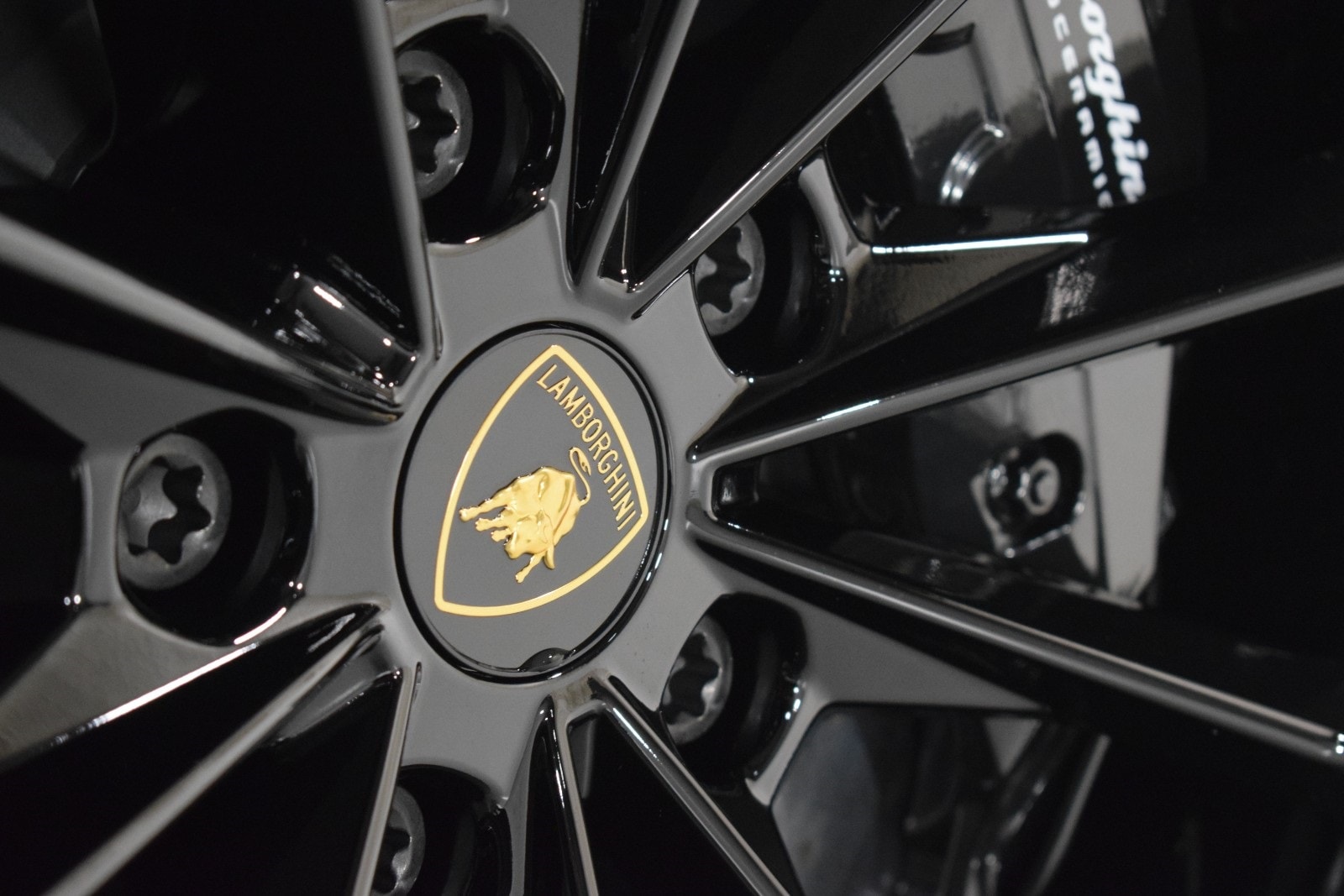 Thumbnail: 2025 Lamborghini Urus - 17