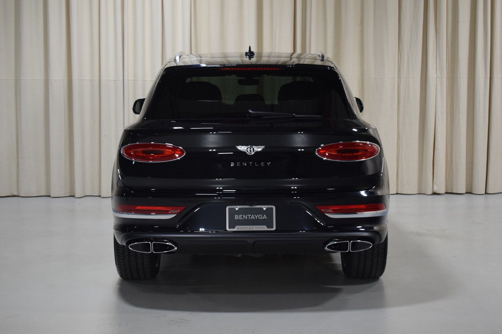 Thumbnail: 2025 Bentley Bentayga - 17