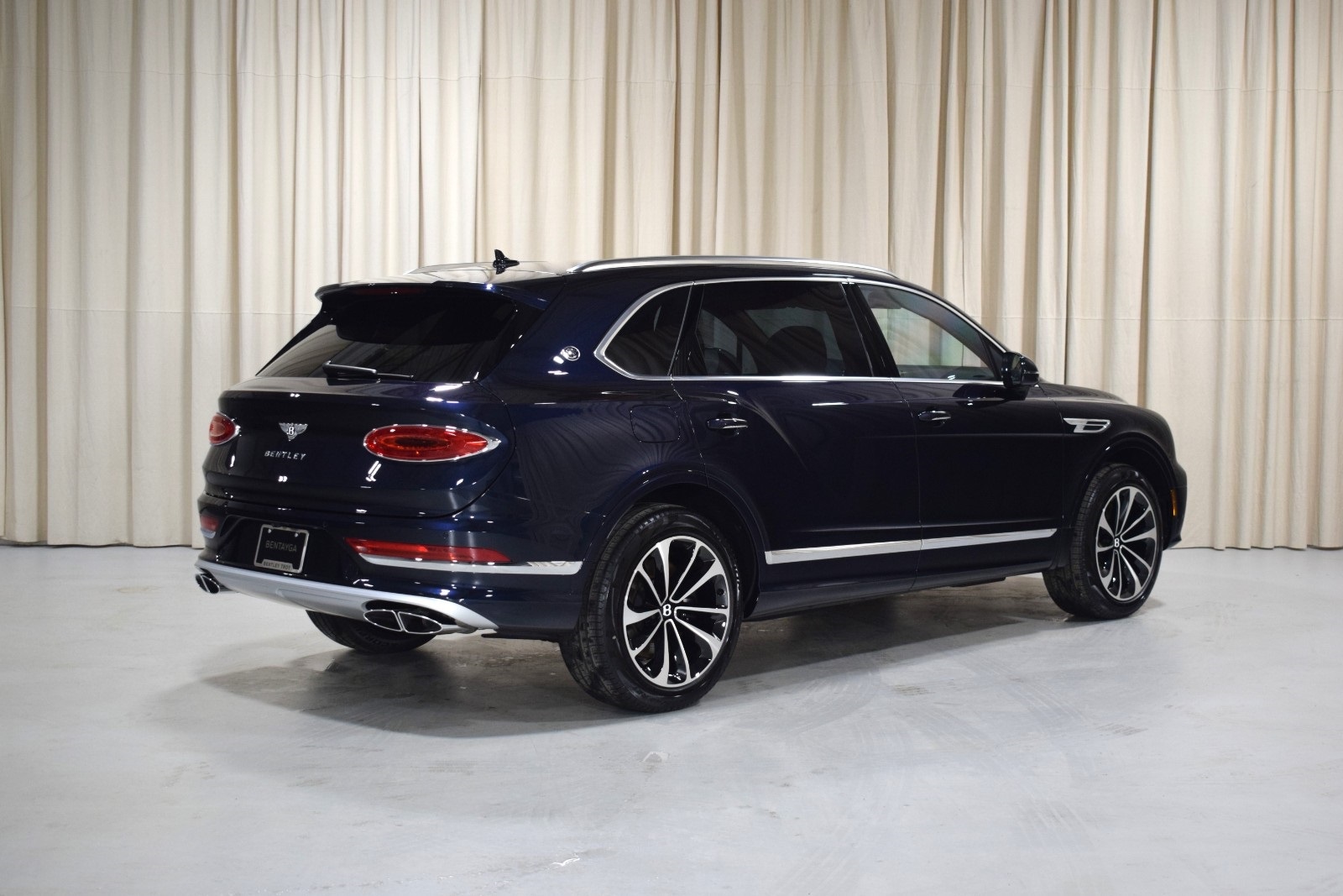 Thumbnail: 2025 Bentley Bentayga - 3