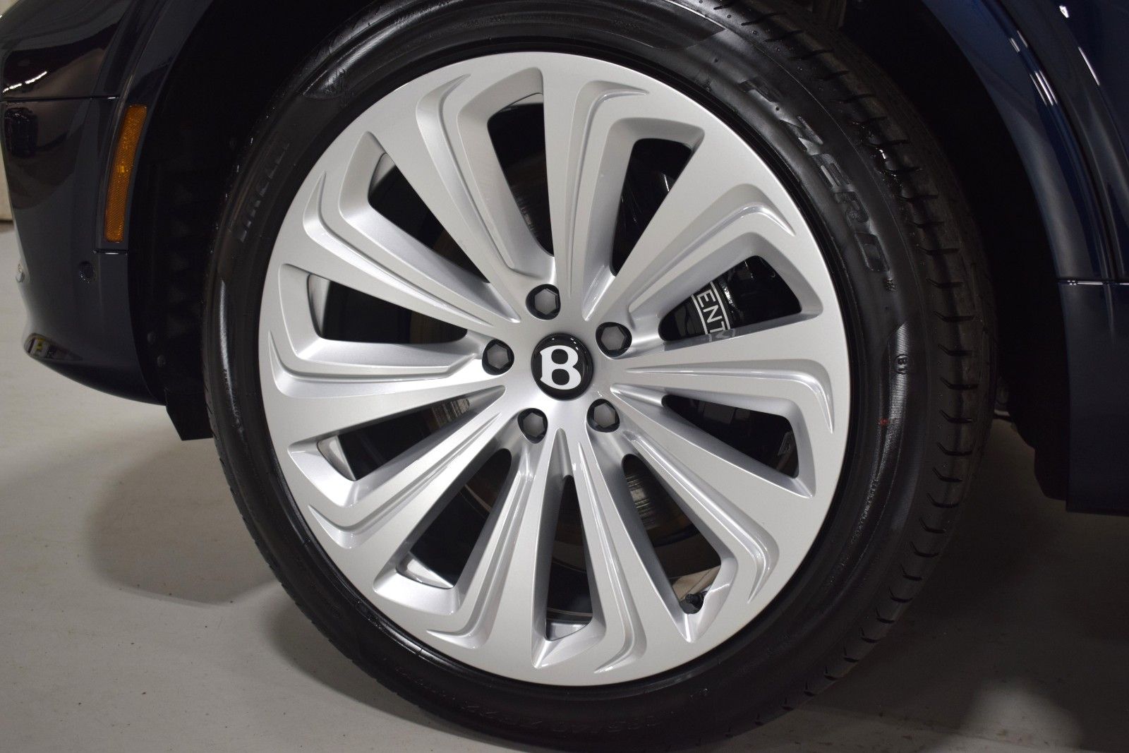 Thumbnail: 2025 Bentley Bentayga - 17