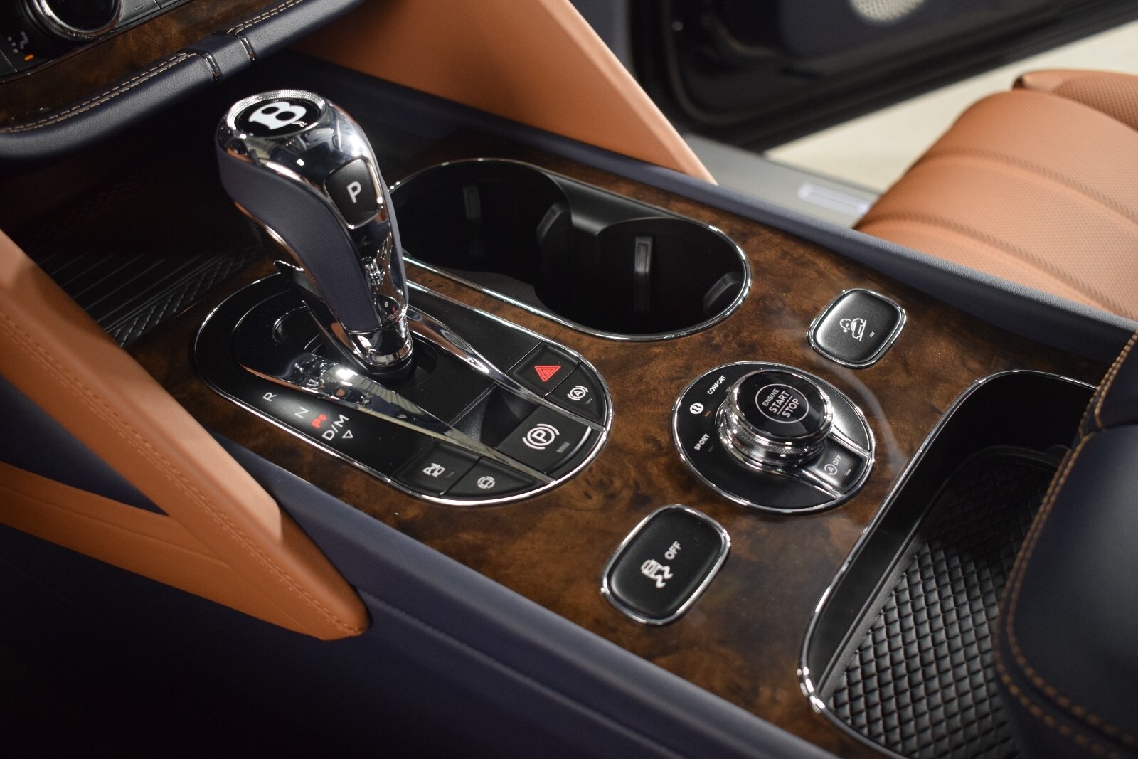 Thumbnail: 2025 Bentley Bentayga - 37