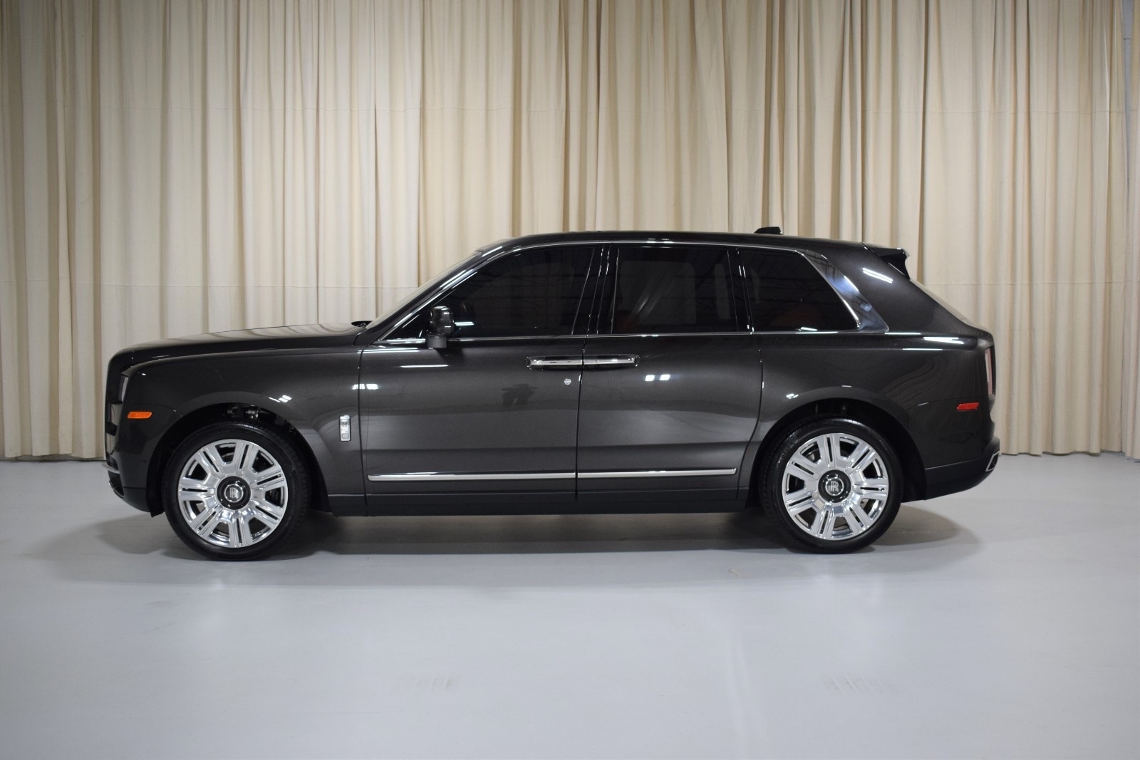 Thumbnail: 2022 Rolls-Royce Cullinan - 3