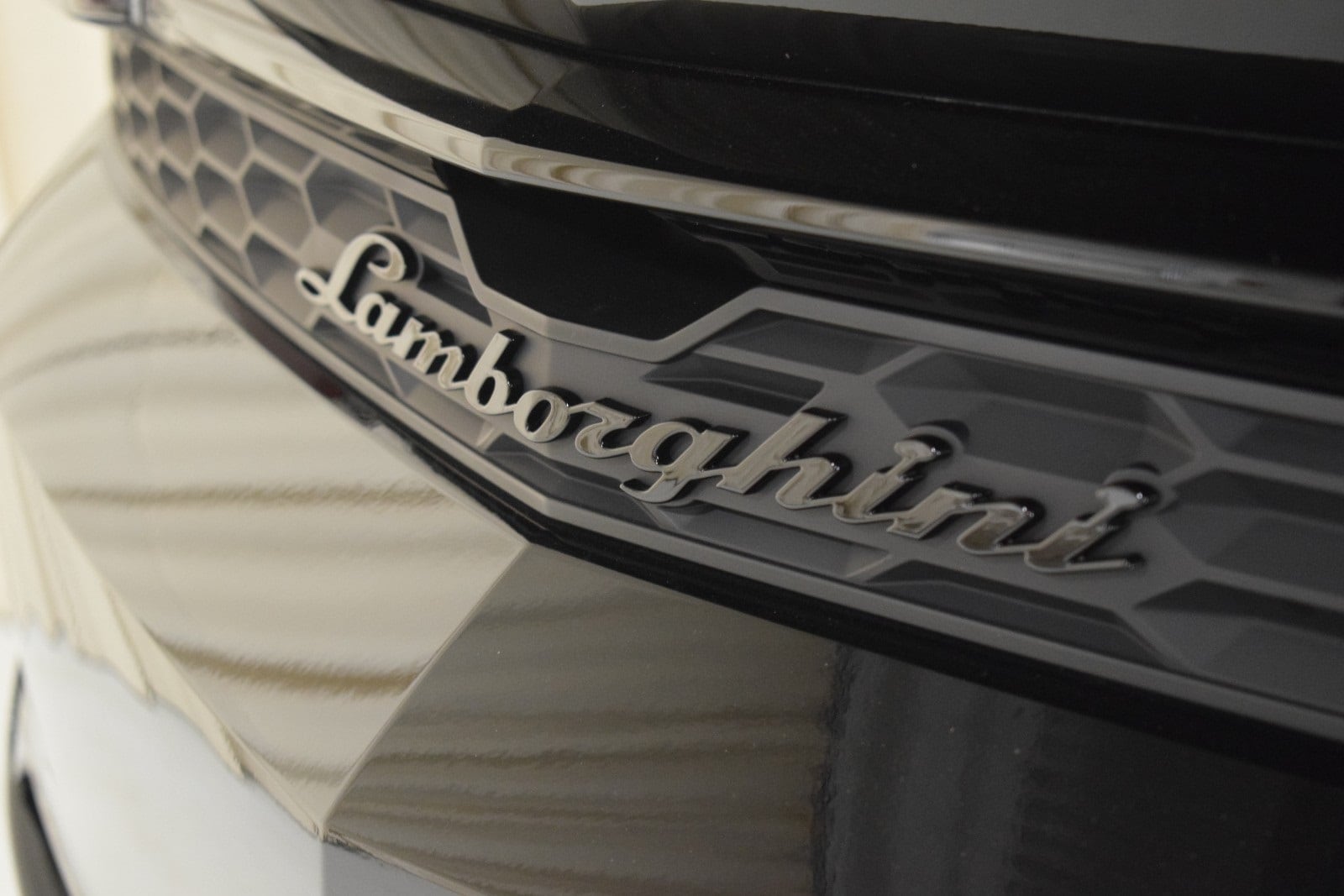 Thumbnail: 2025 Lamborghini Urus - 11