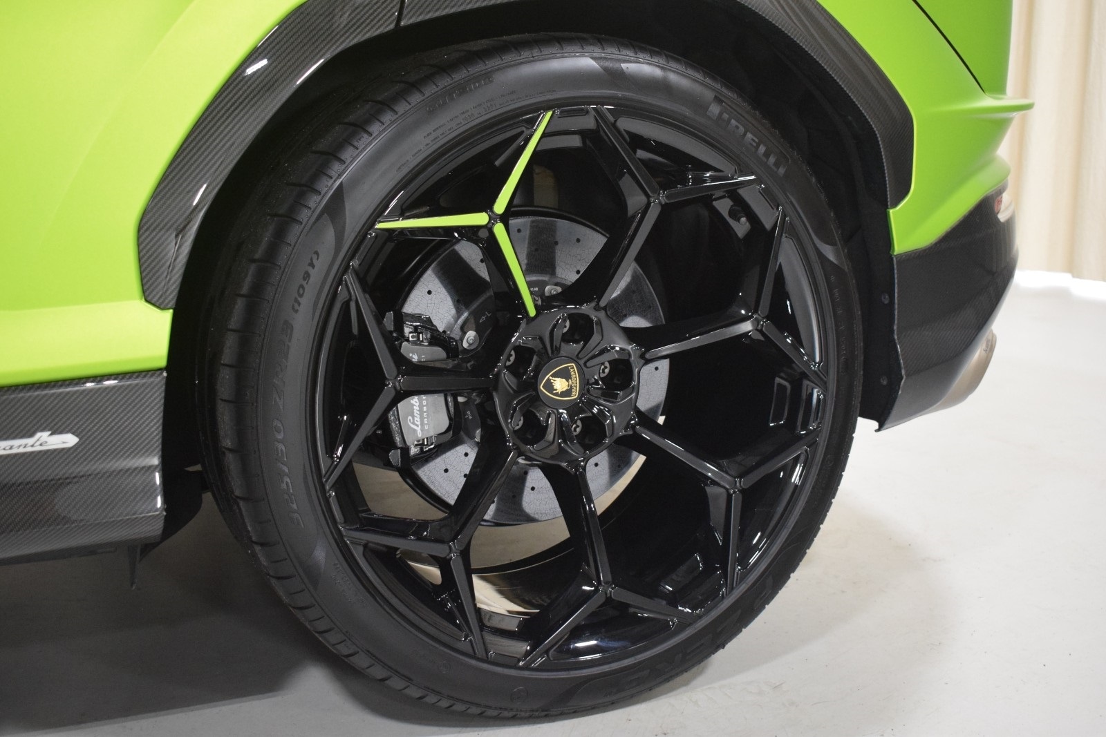 Thumbnail: 2023 Lamborghini Urus - 7