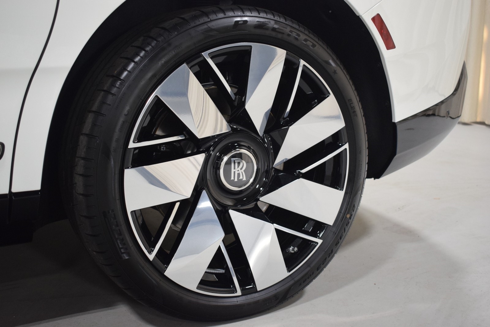 Thumbnail: 2026 Rolls-Royce Cullinan - 17