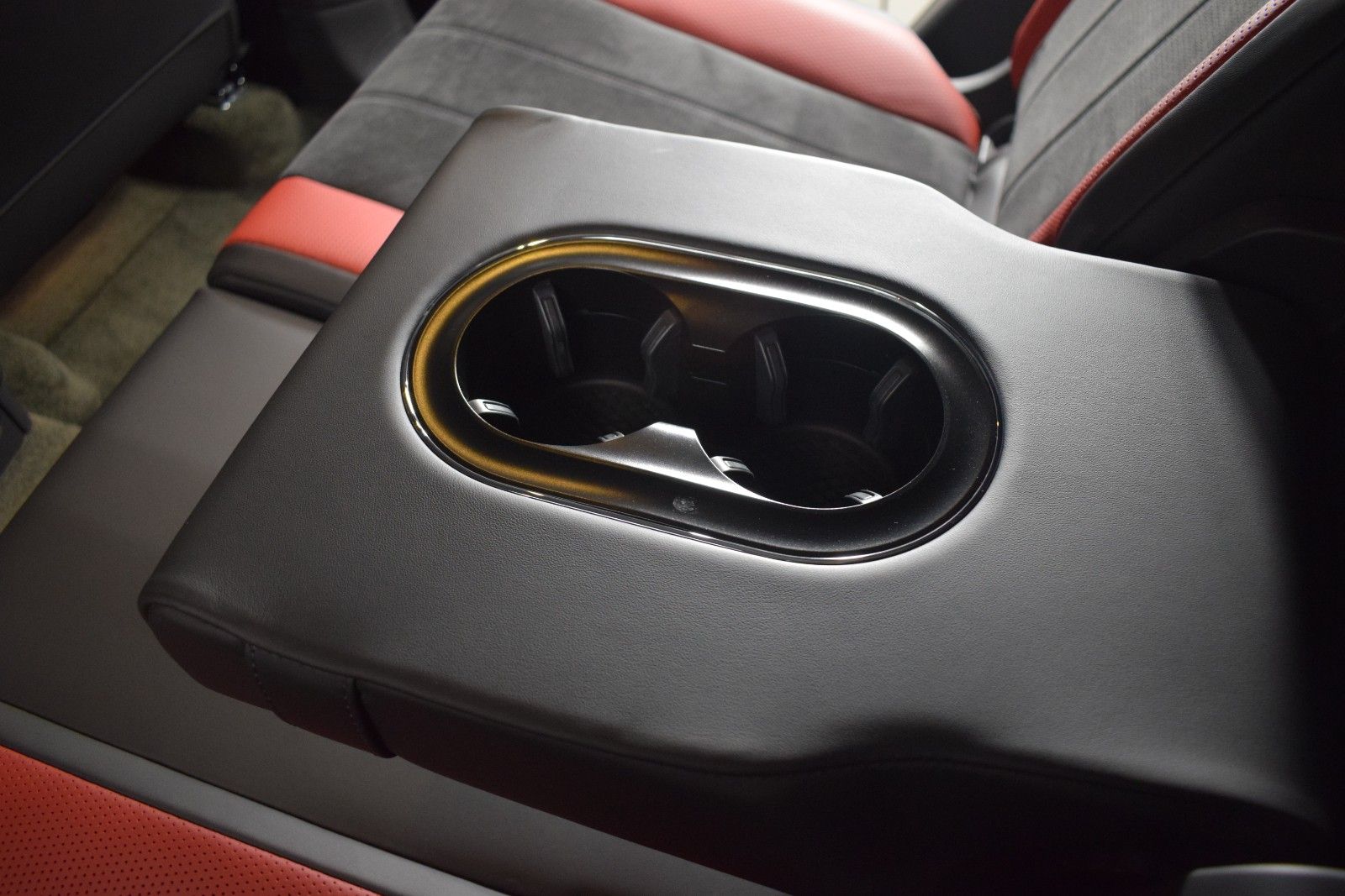 Thumbnail: 2022 Bentley Bentayga - 23