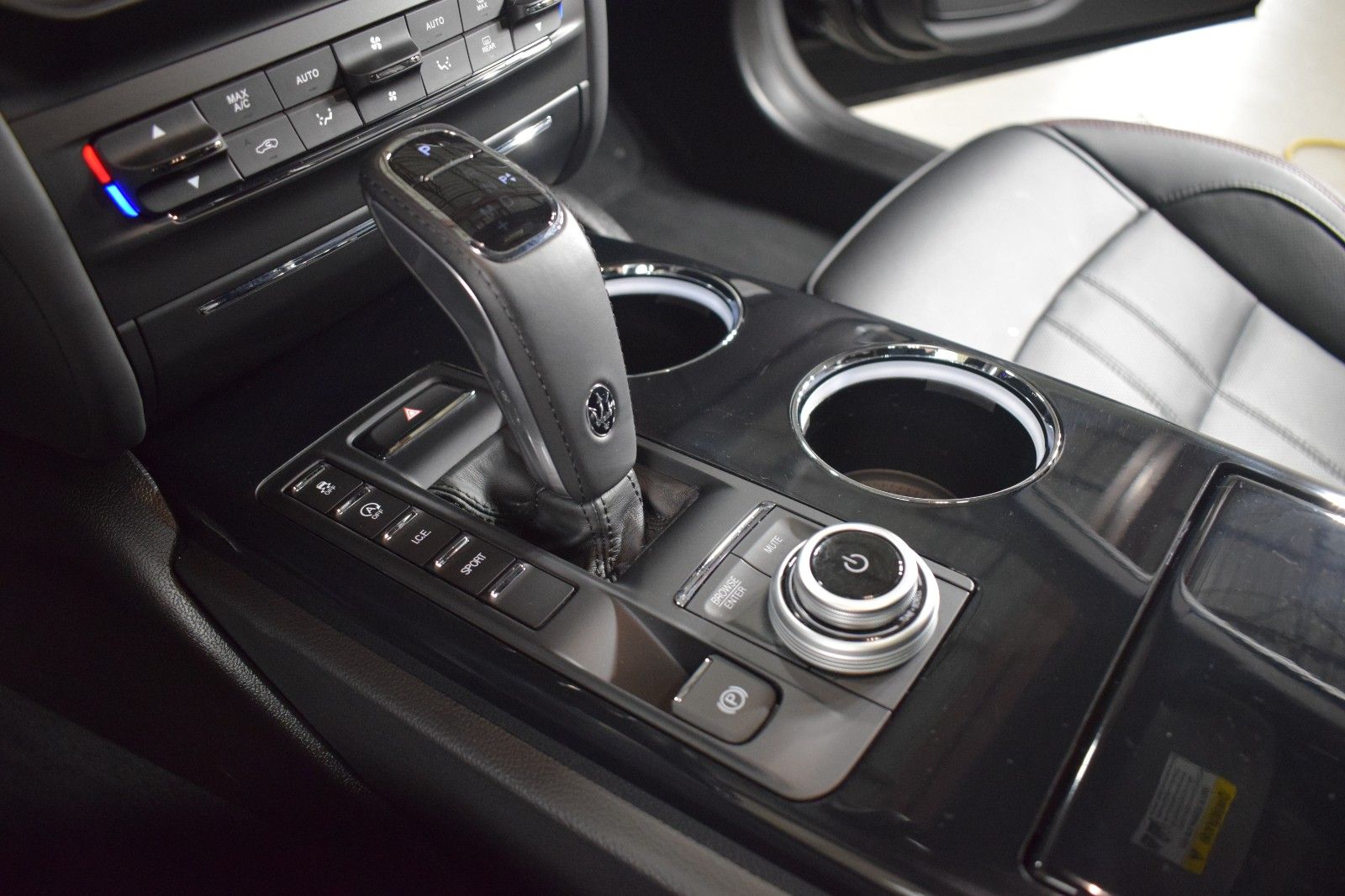 Thumbnail: 2024 Maserati Ghibli - 35