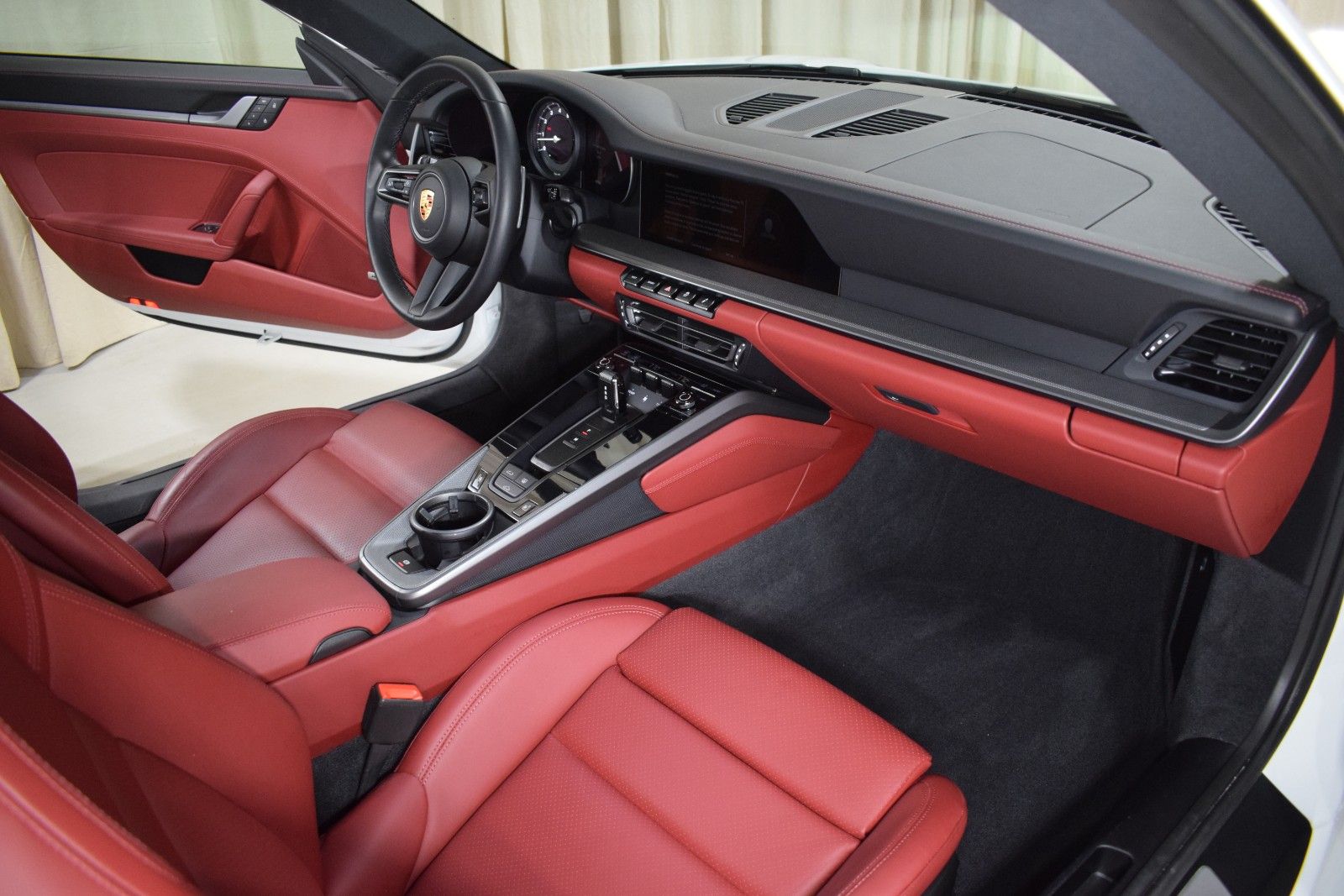 Thumbnail: 2024 Porsche 911 - 21