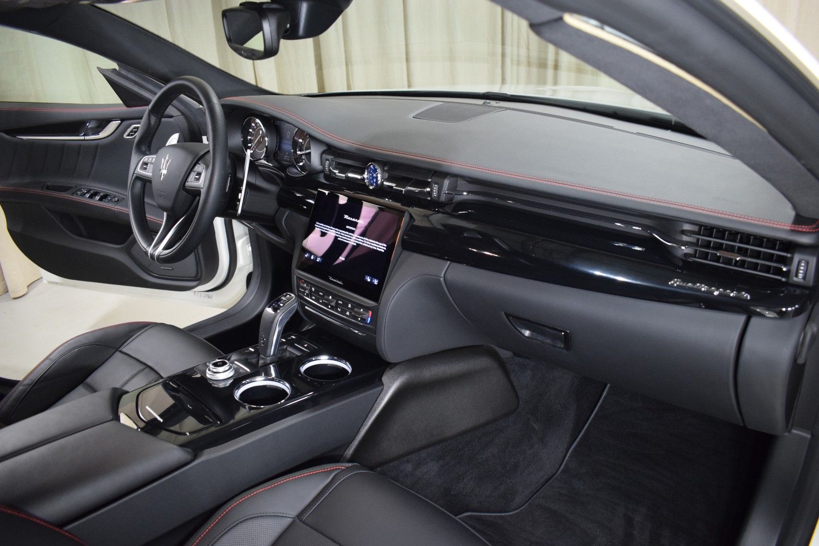 Thumbnail: 2024 Maserati Quattroporte - 24