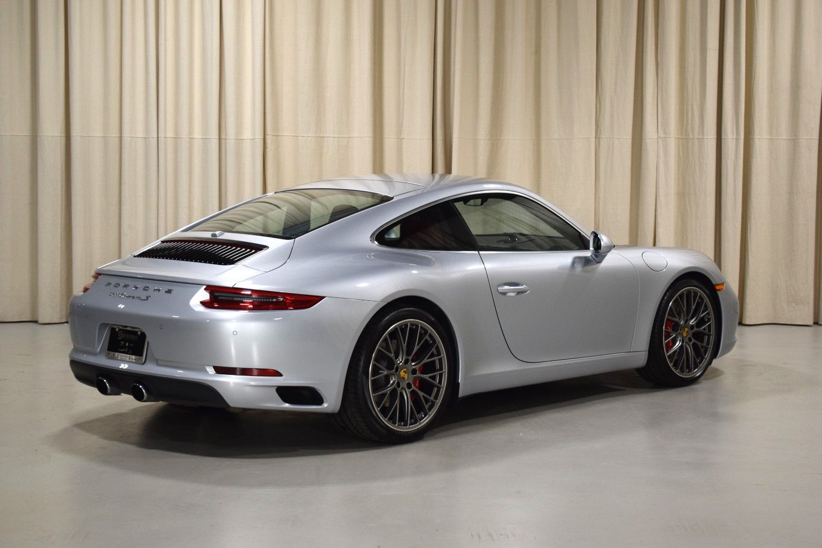 Thumbnail: 2017 Porsche 911 - 10