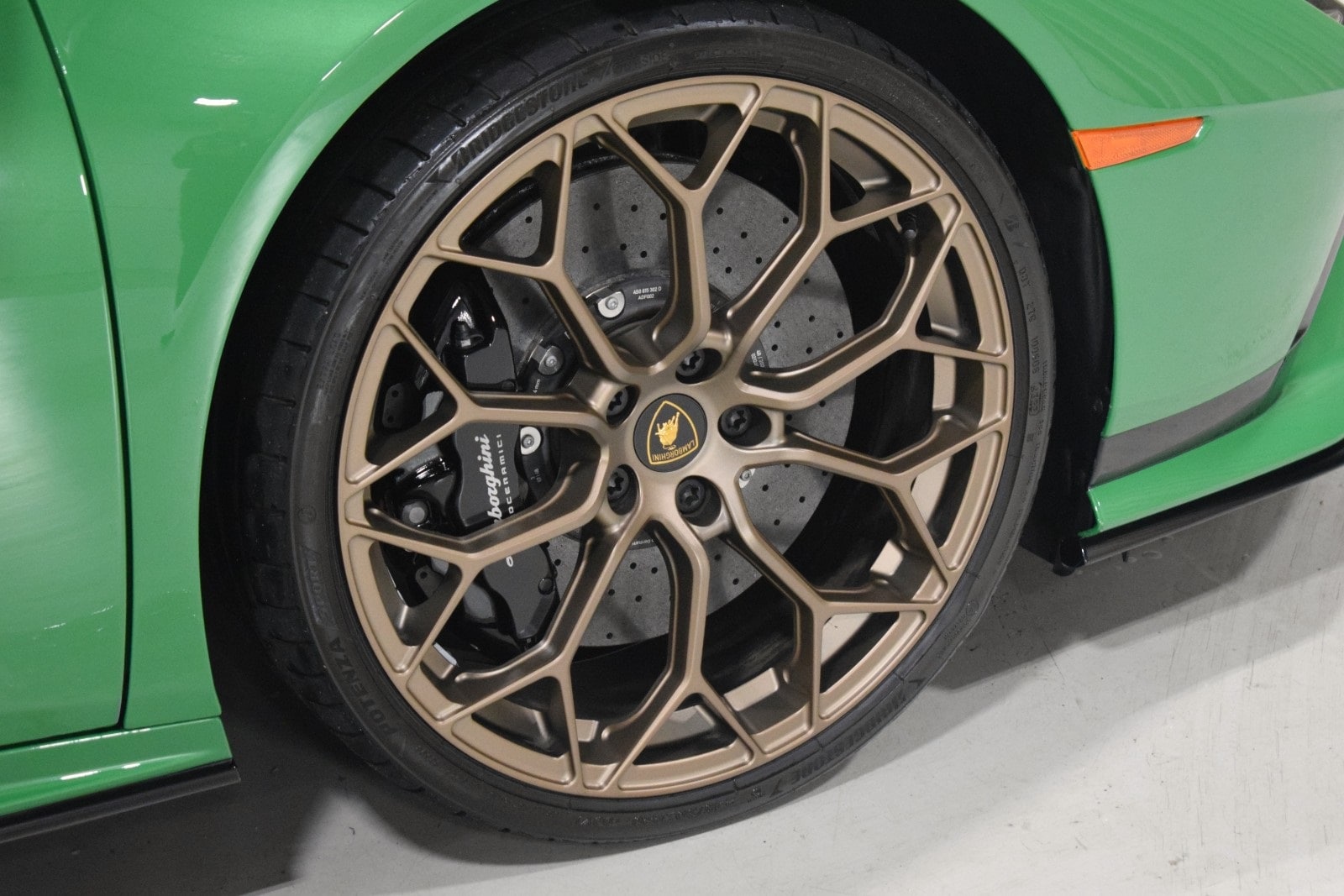 Thumbnail: 2023 Lamborghini Huracan - 16