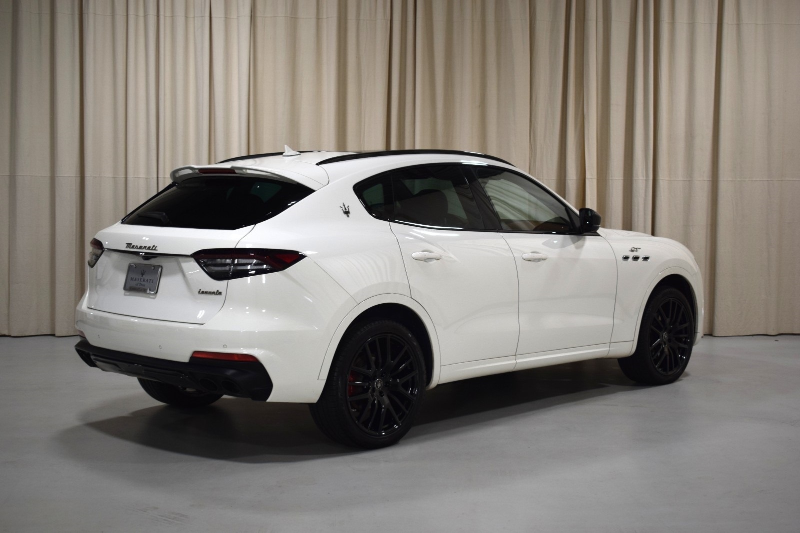 Thumbnail: 2022 Maserati Levante - 10