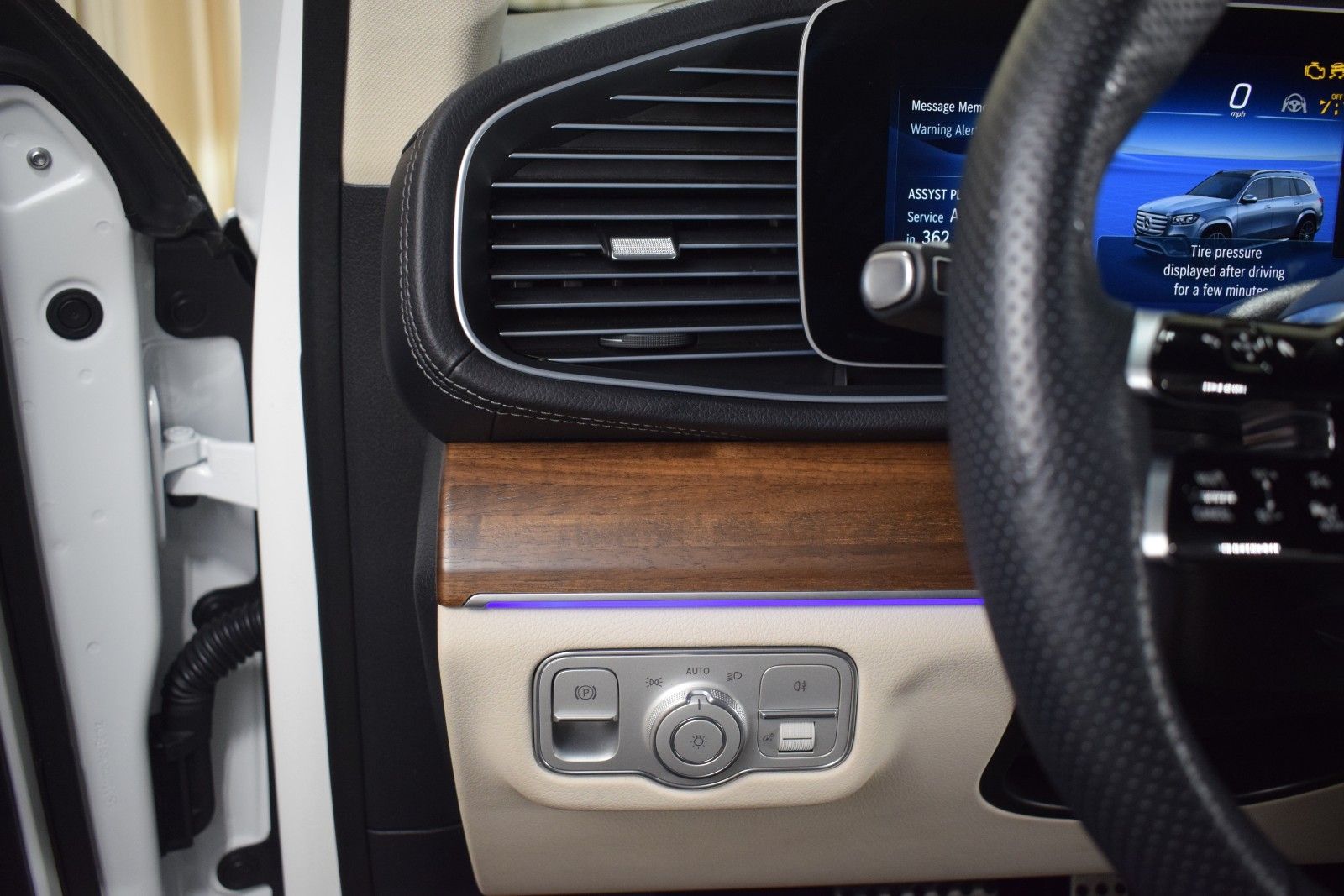 Thumbnail: 2025 Mercedes-Benz GLS - 30