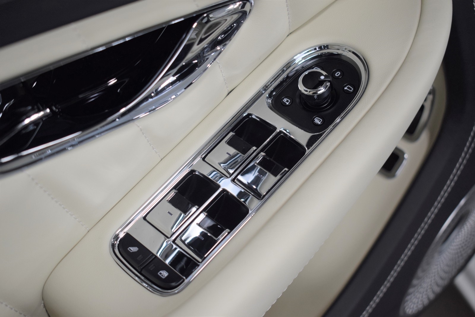 Thumbnail: 2024 Bentley Continental - 42