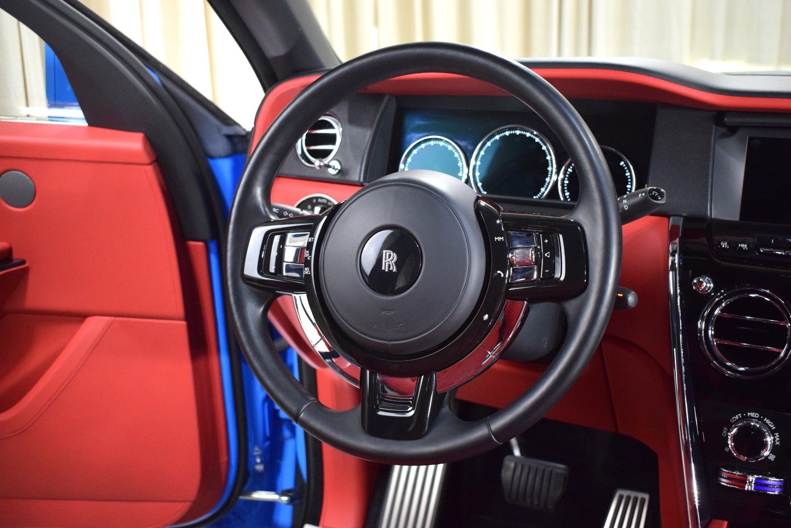 Thumbnail: 2022 Rolls-Royce Cullinan - 25