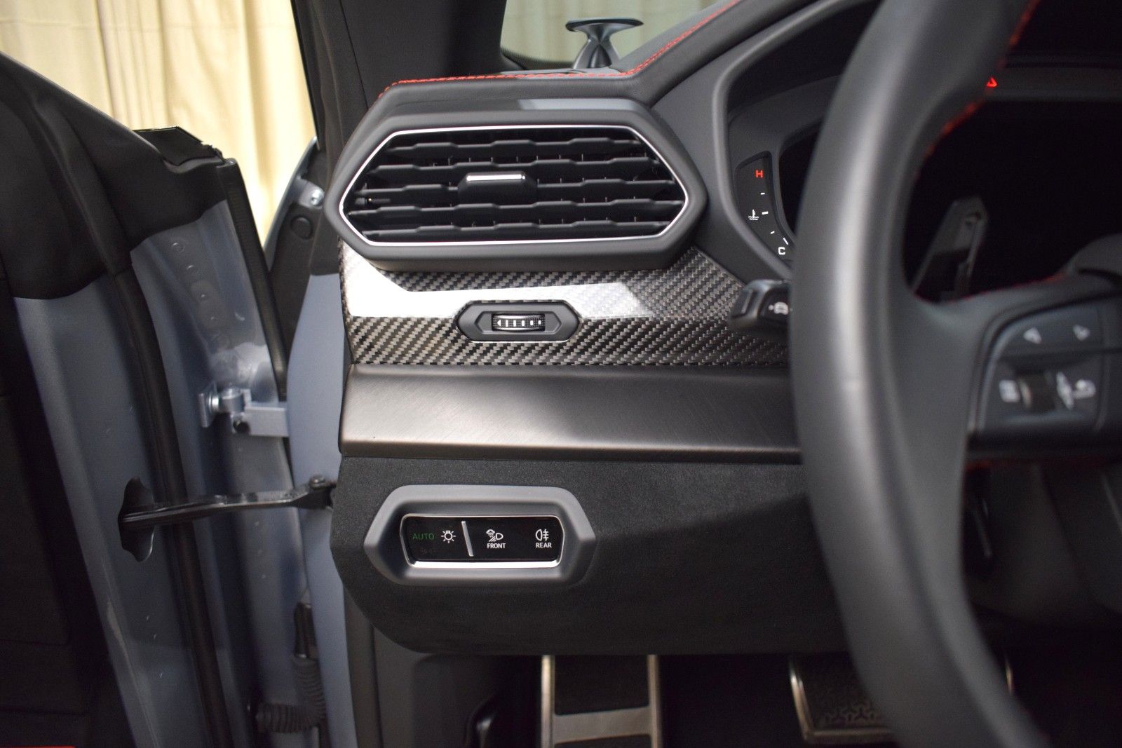 Thumbnail: 2024 Lamborghini Urus - 29