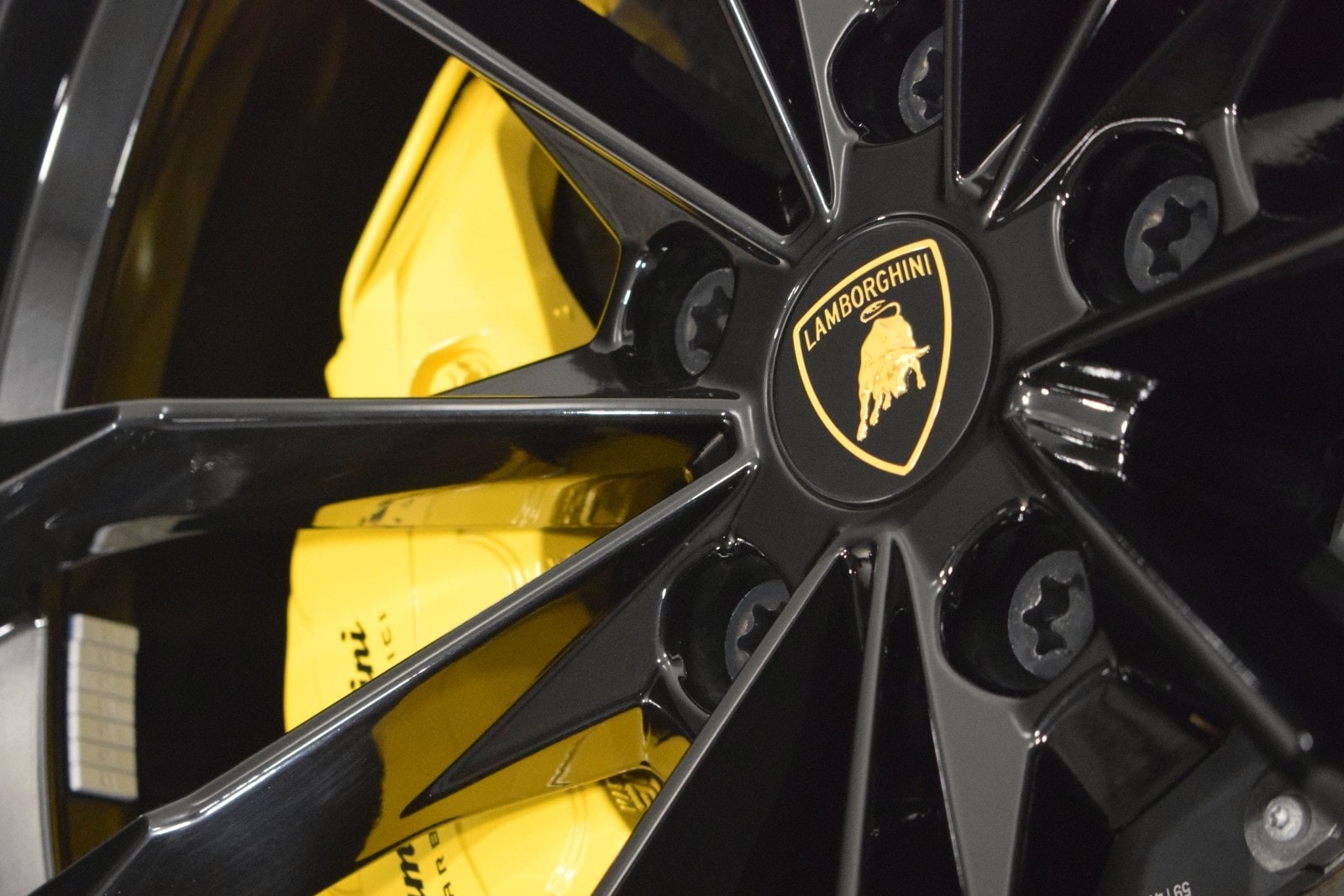 Thumbnail: 2024 Lamborghini Urus - 17