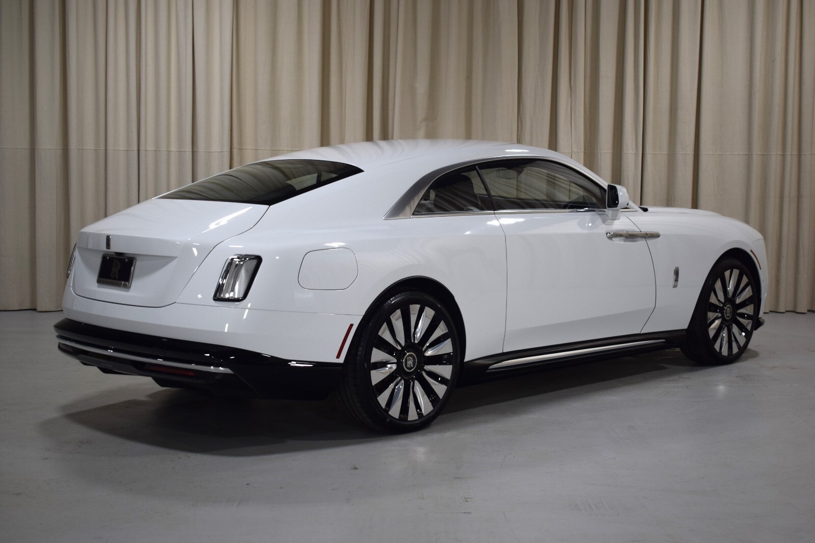 2025 Rolls Royce Spectre photo 2