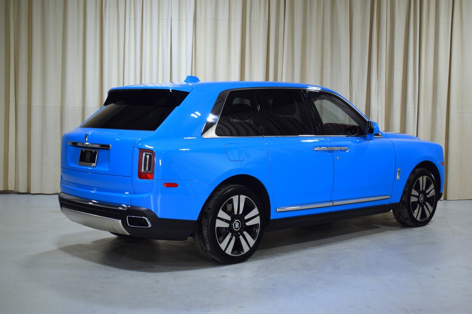 Thumbnail: 2022 Rolls-Royce Cullinan - 2