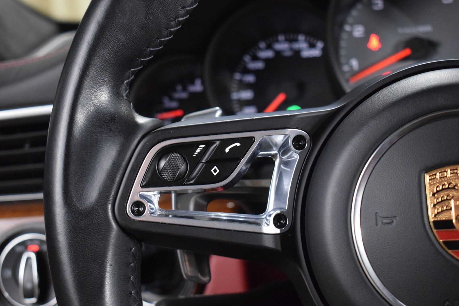 Thumbnail: 2017 Porsche 911 - 25