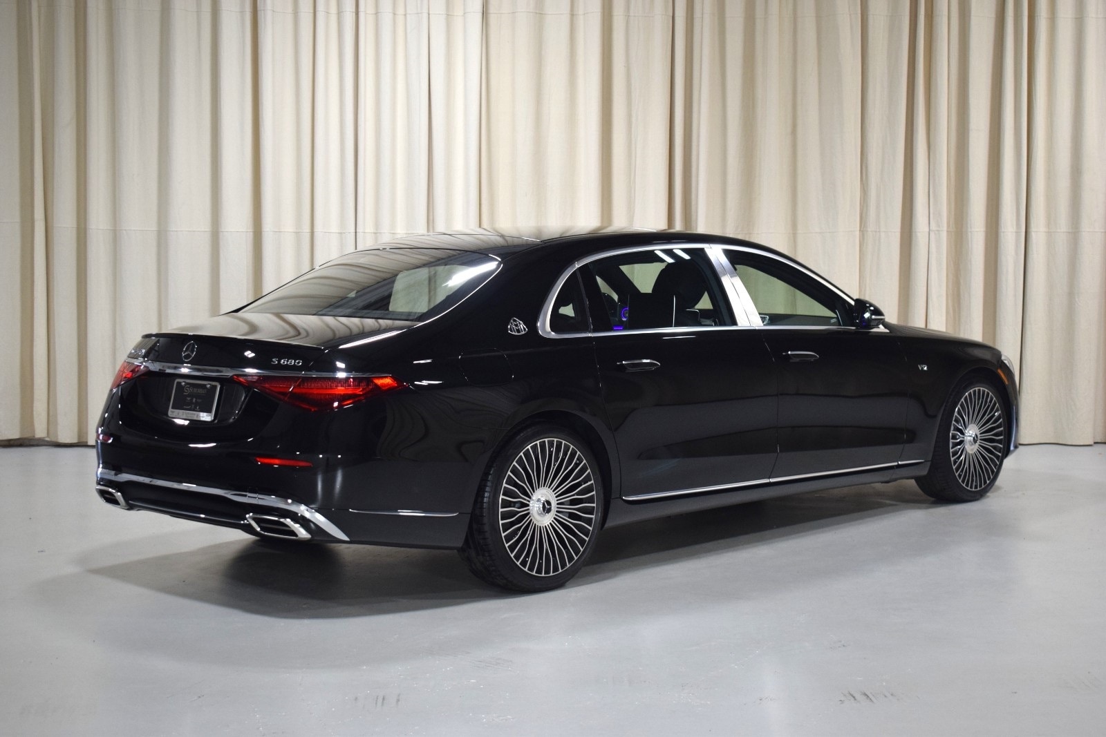 Thumbnail: 2024 Mercedes-Benz S-Class - 10