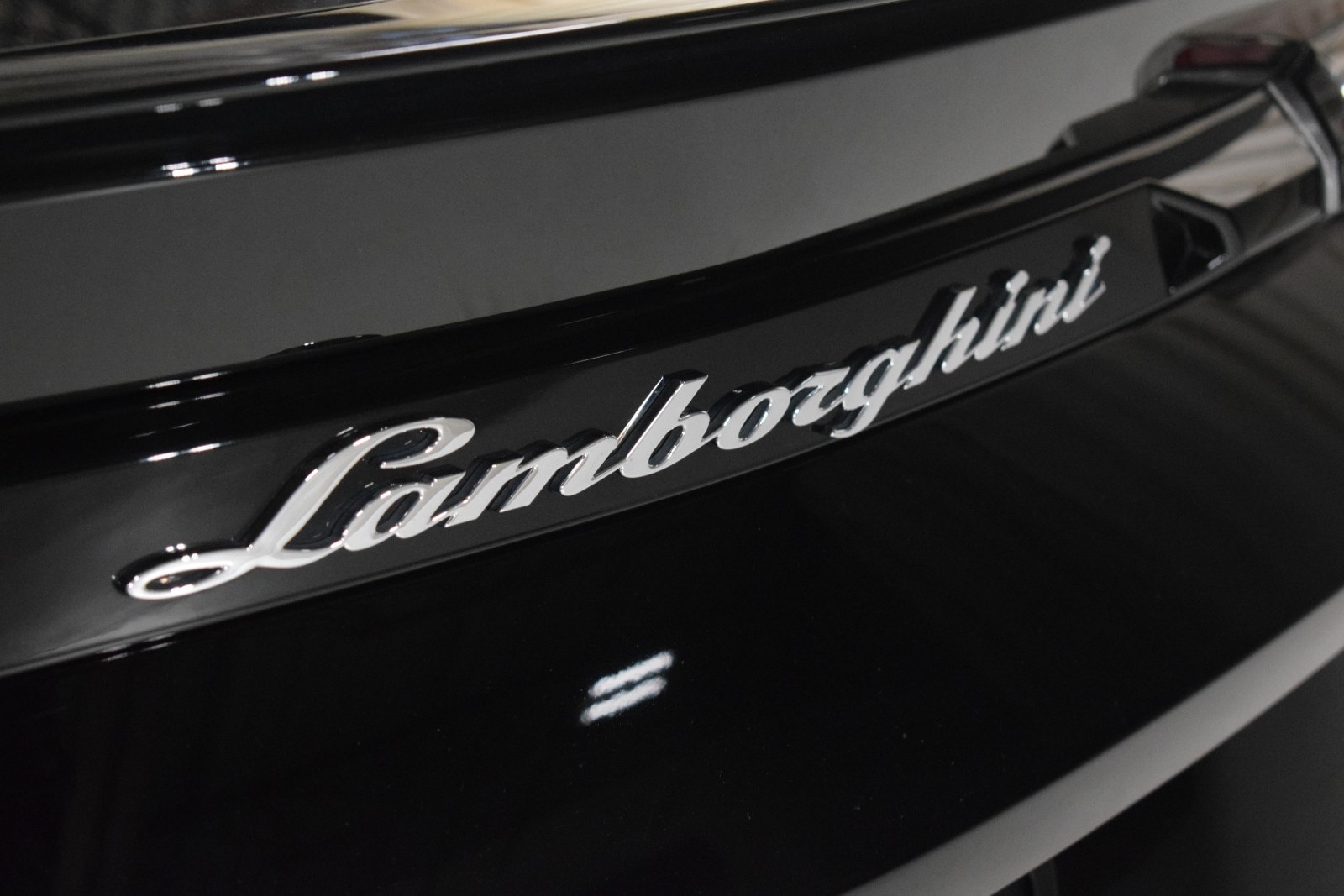 Thumbnail: 2023 Lamborghini Urus - 10