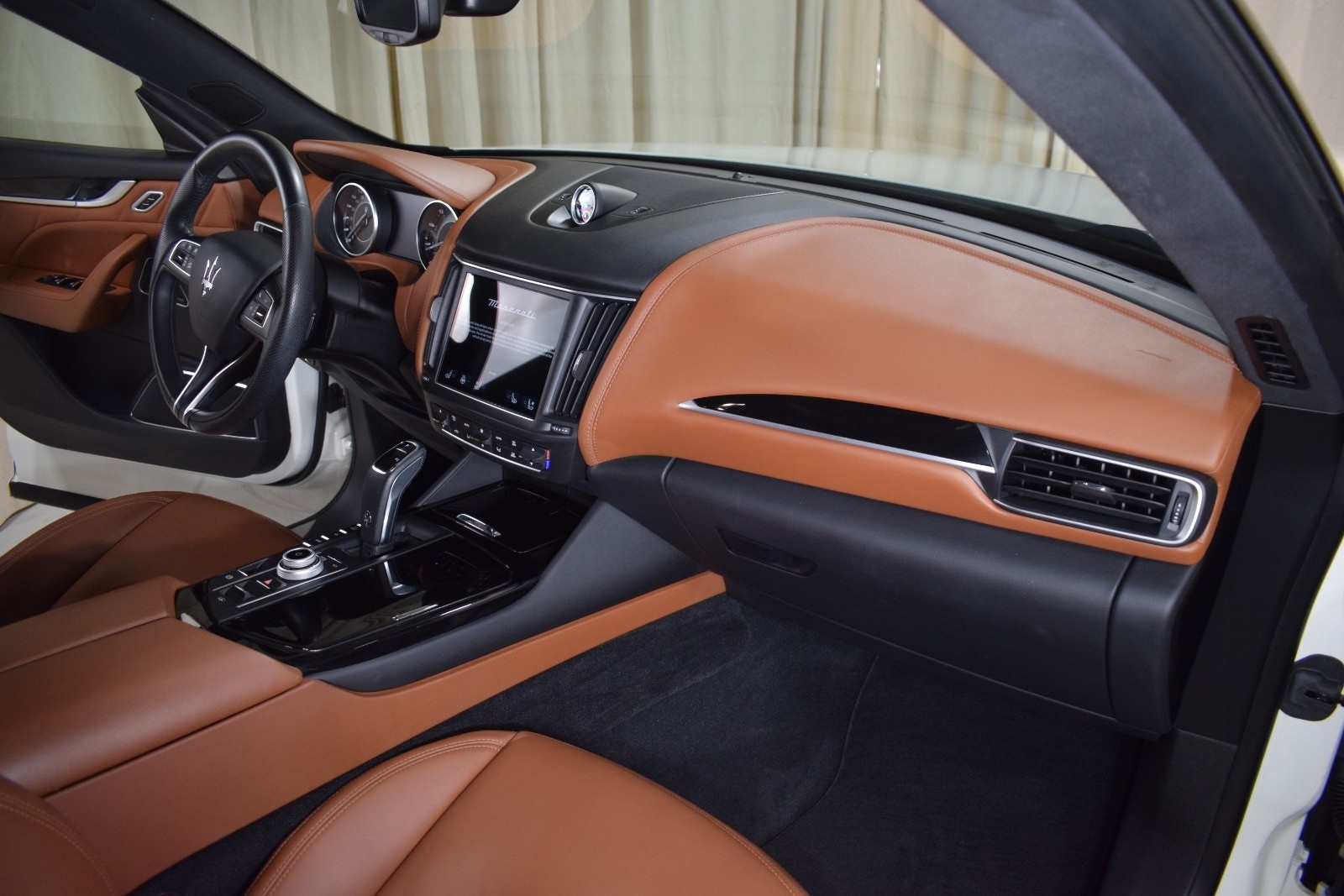 Thumbnail: 2022 Maserati Levante - 26