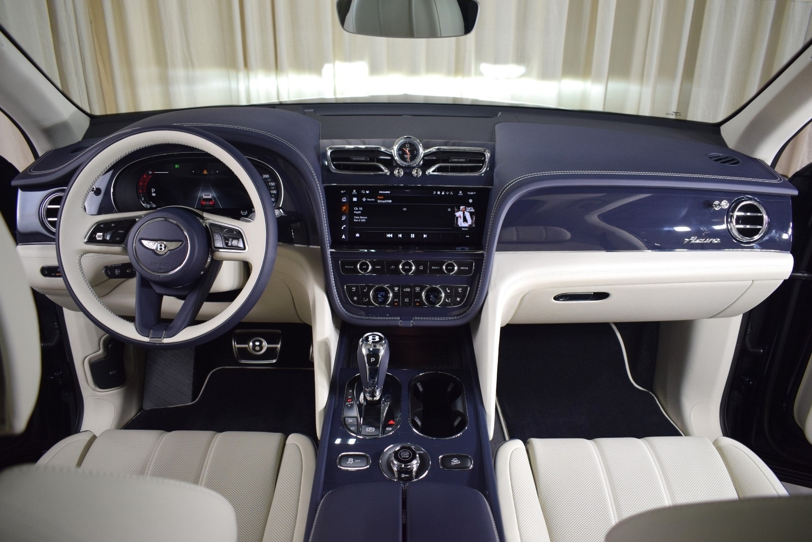 Thumbnail: 2025 Bentley Bentayga - 2