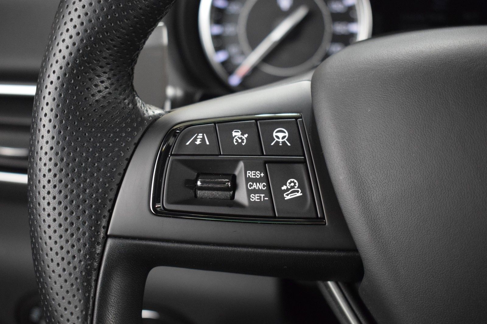 Thumbnail: 2023 Maserati Levante - 28
