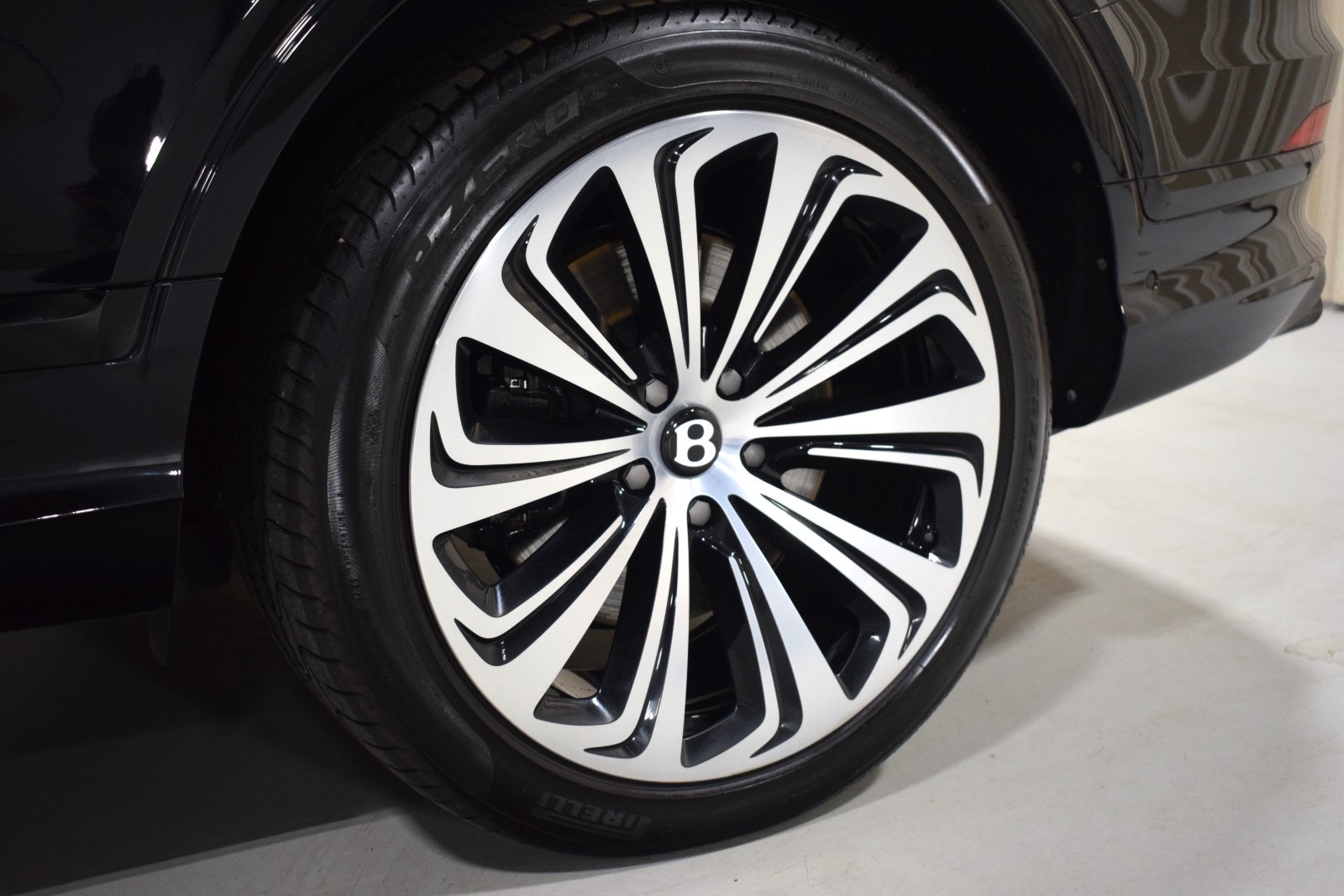 Thumbnail: 2023 Bentley Bentayga - 18