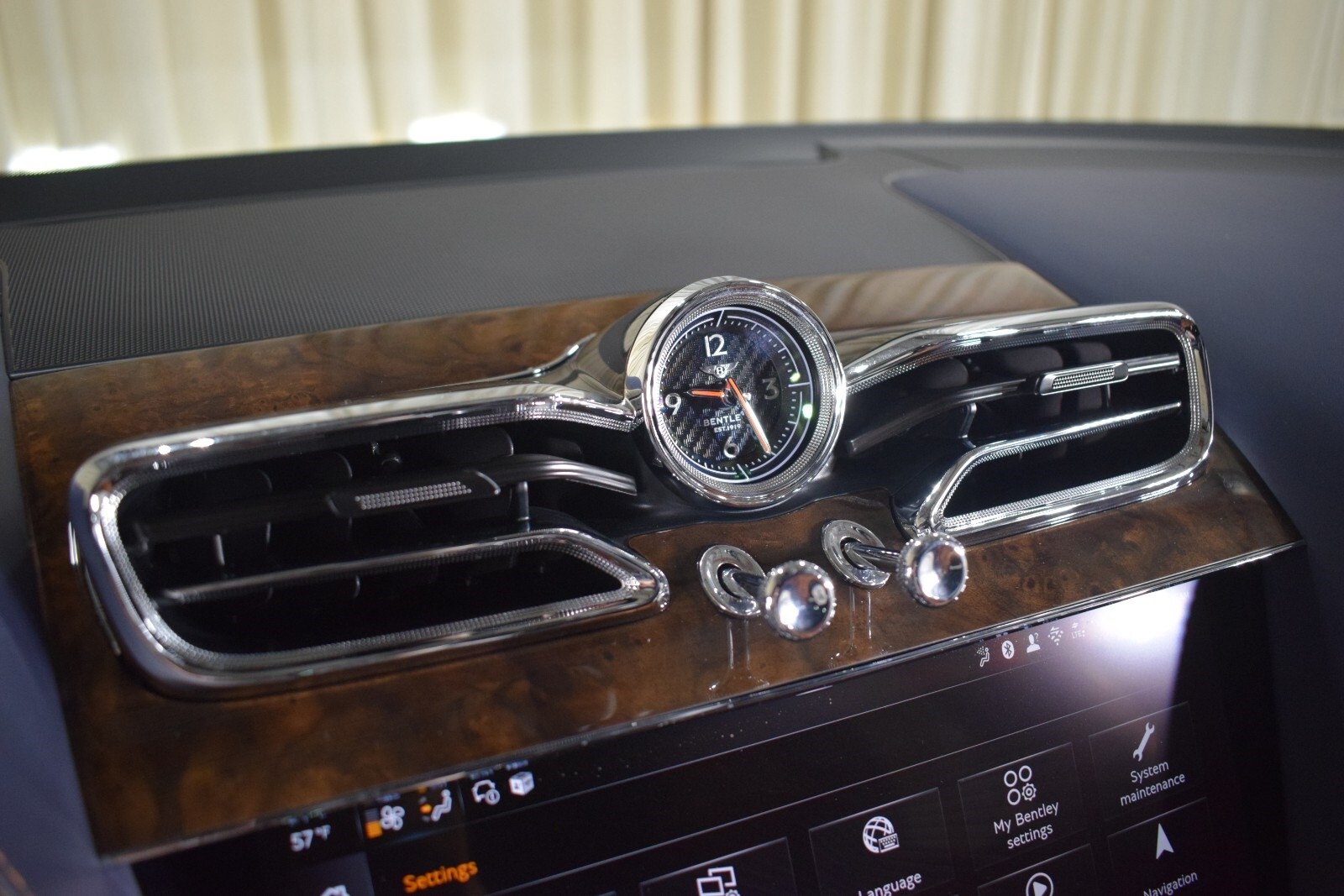 Thumbnail: 2025 Bentley Bentayga - 34