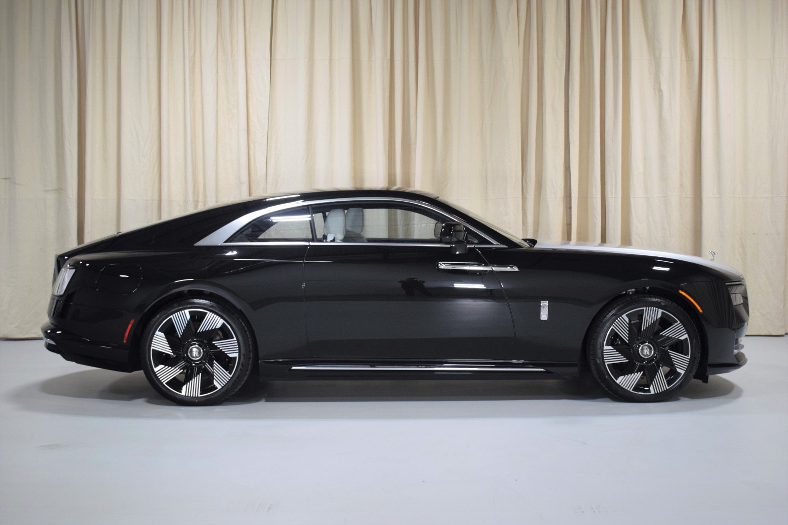 Thumbnail: 2024 Rolls-Royce Spectre - 8