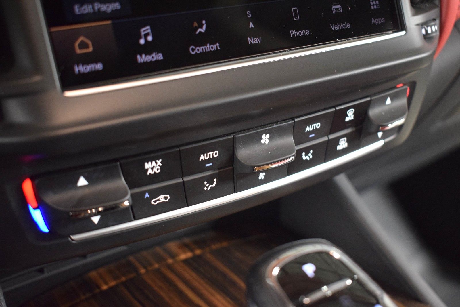 Thumbnail: 2022 Maserati Levante - 34