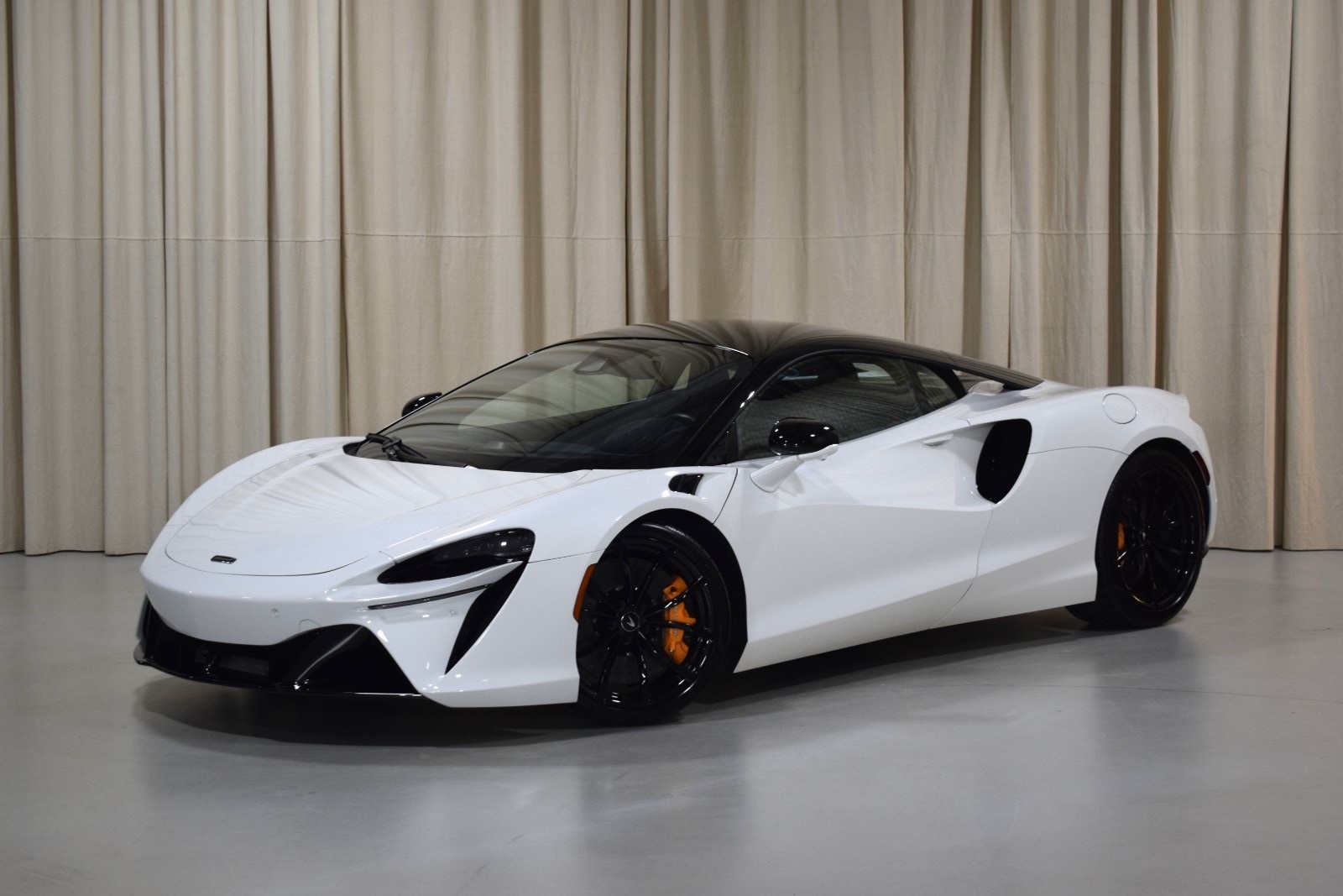 2023 McLaren Artura Performance