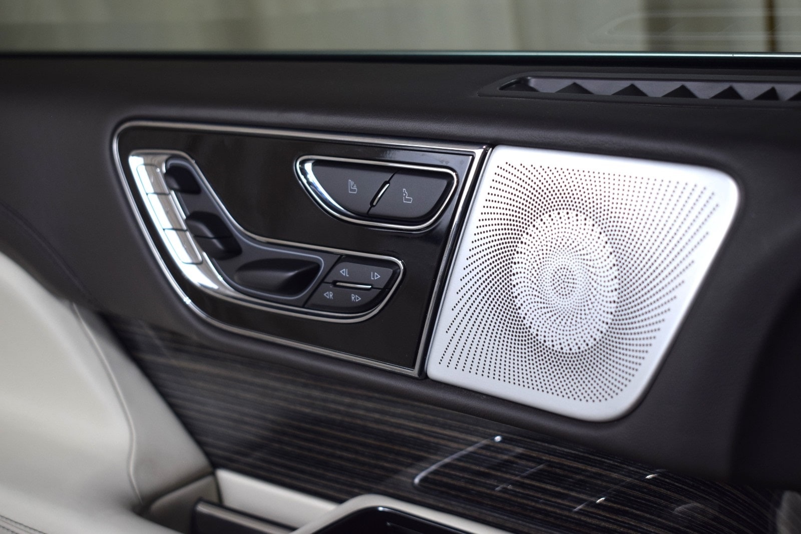 Thumbnail: 2023 Lincoln Navigator - 40