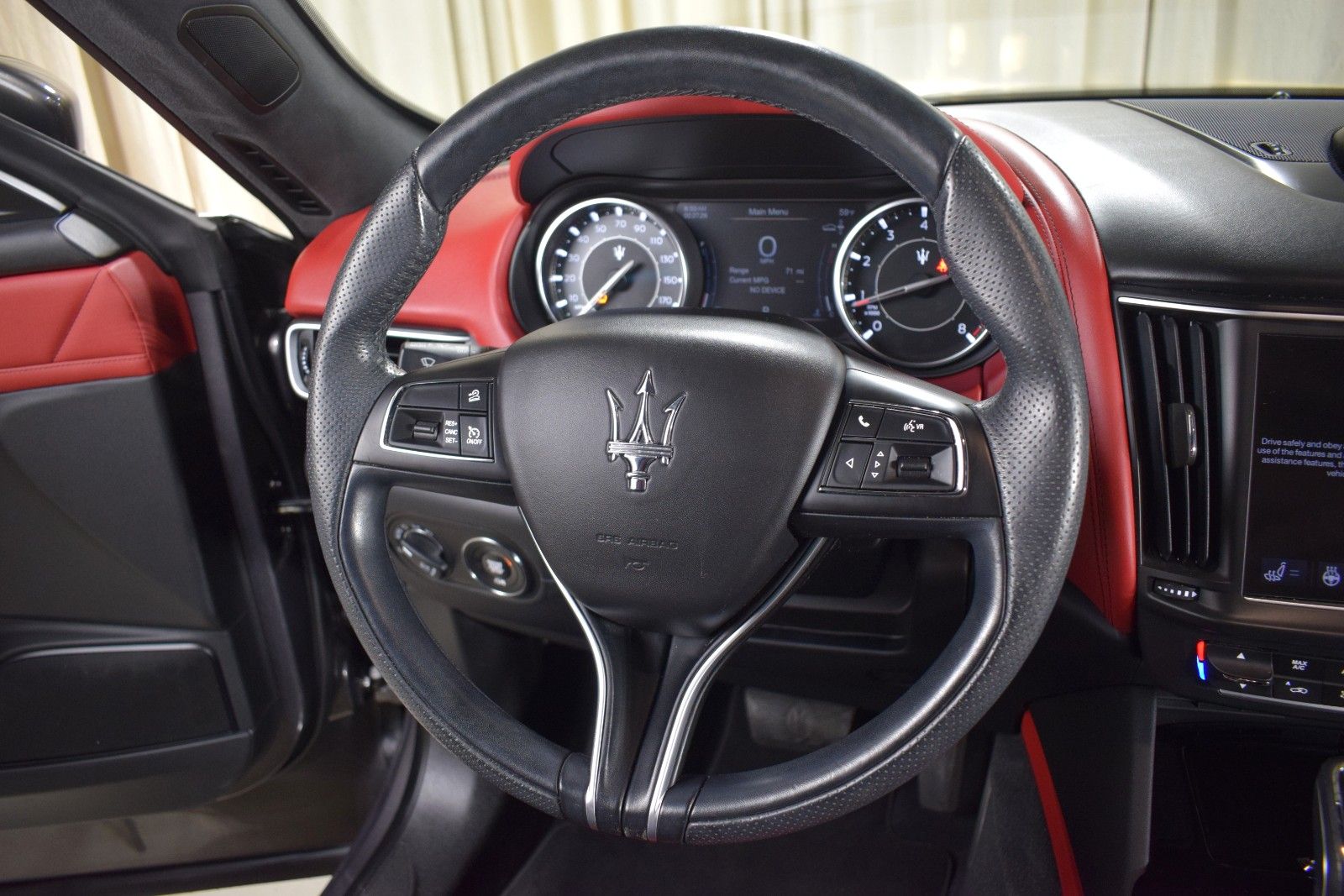Thumbnail: 2022 Maserati Levante - 25