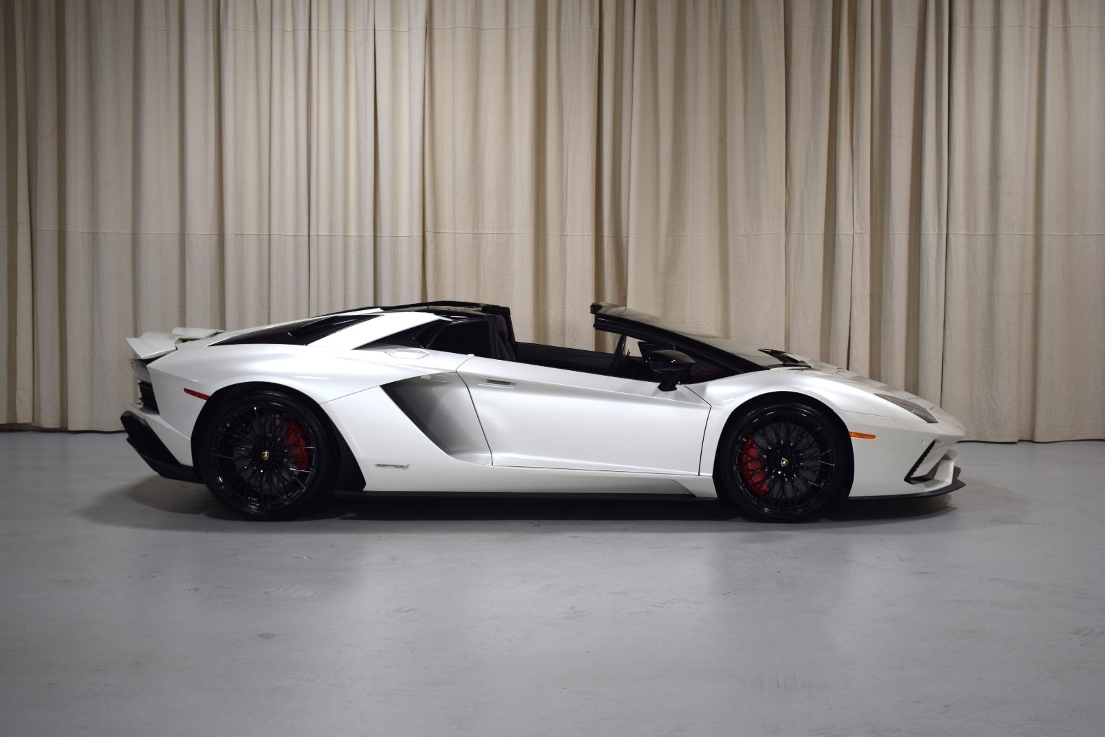 Thumbnail: 2019 Lamborghini Aventador - 17