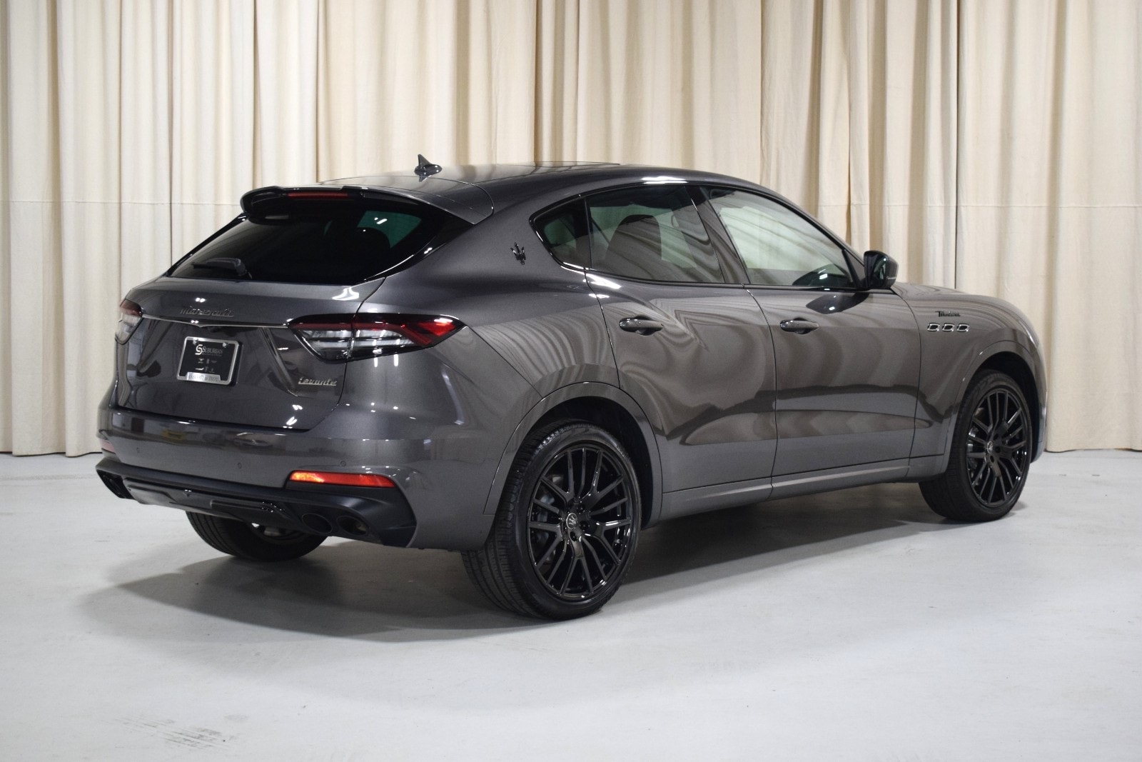 Thumbnail: 2022 Maserati Levante - 10