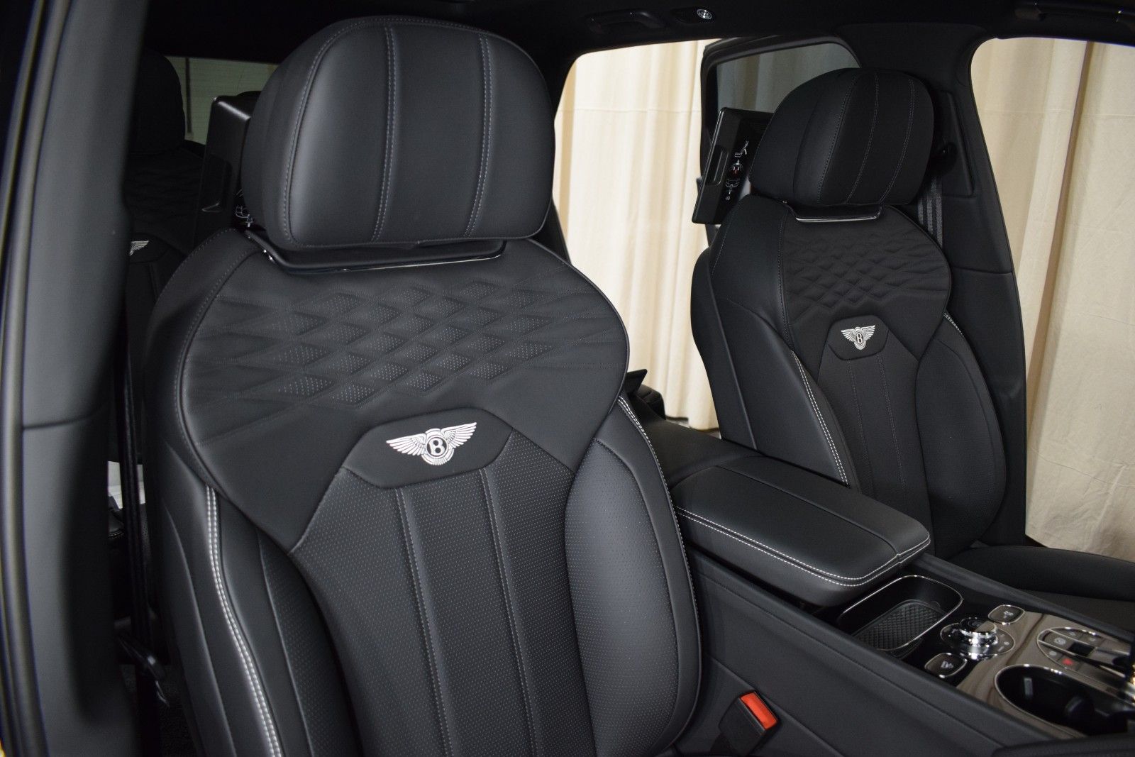 Thumbnail: 2024 Bentley Bentayga - 28