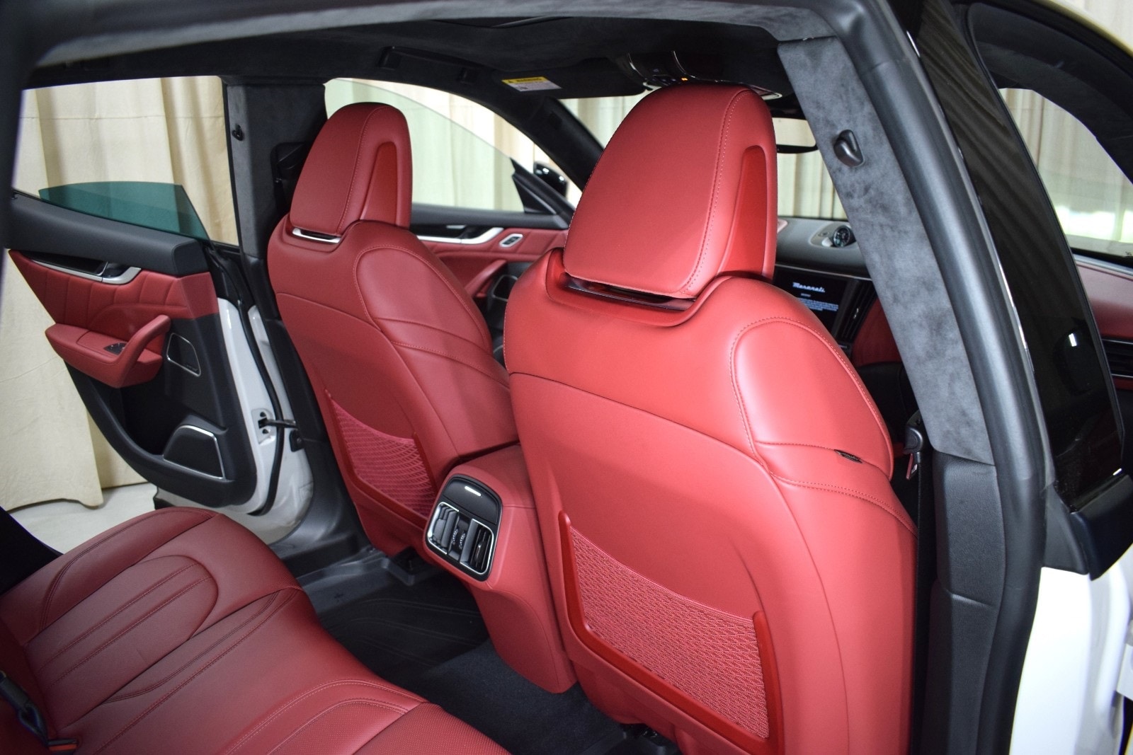 Thumbnail: 2022 Maserati Levante - 20