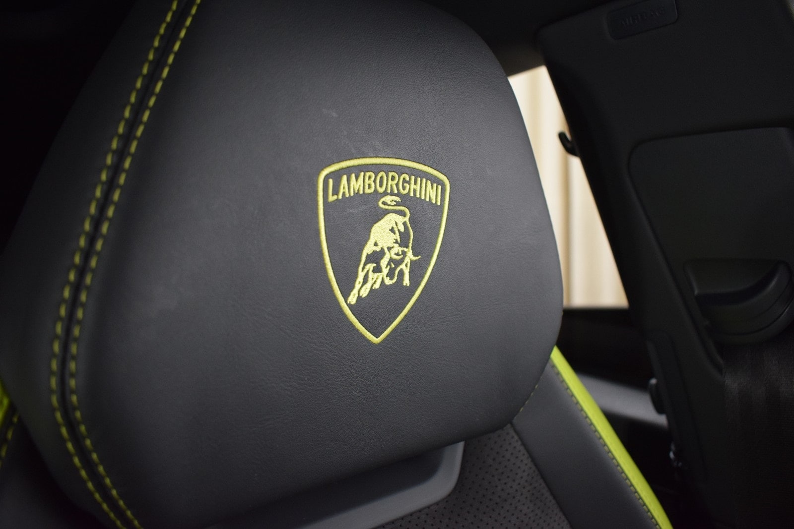 Thumbnail: 2022 Lamborghini Urus - 34