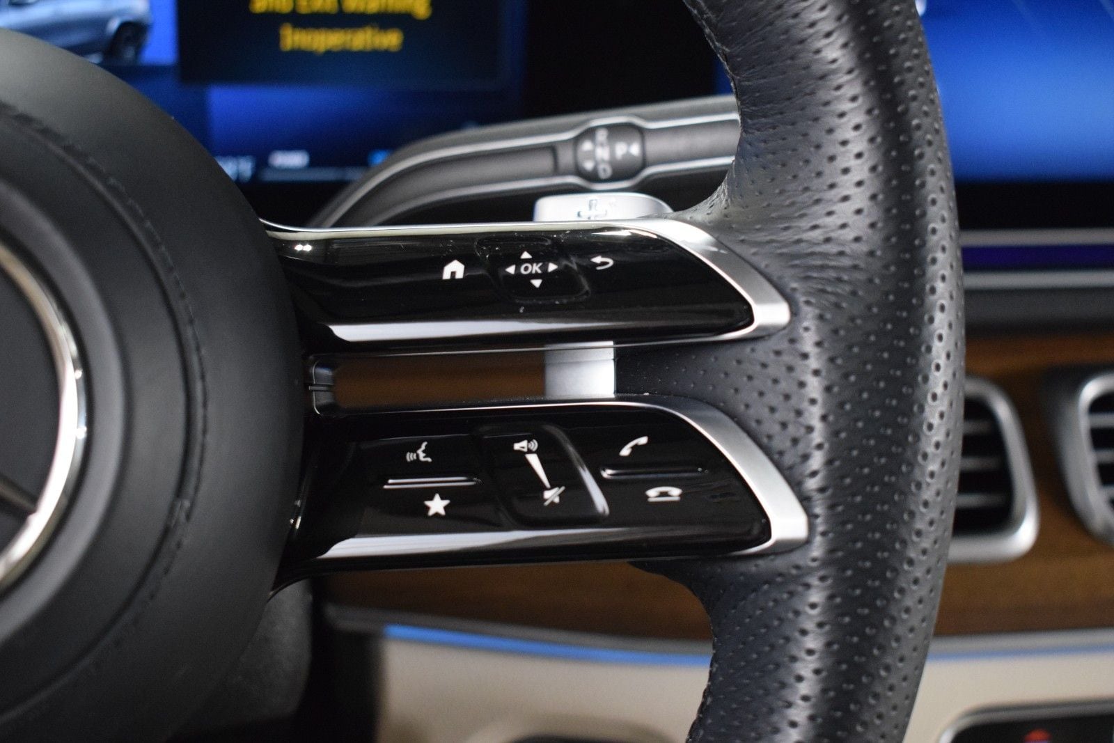 Thumbnail: 2025 Mercedes-Benz GLS - 29