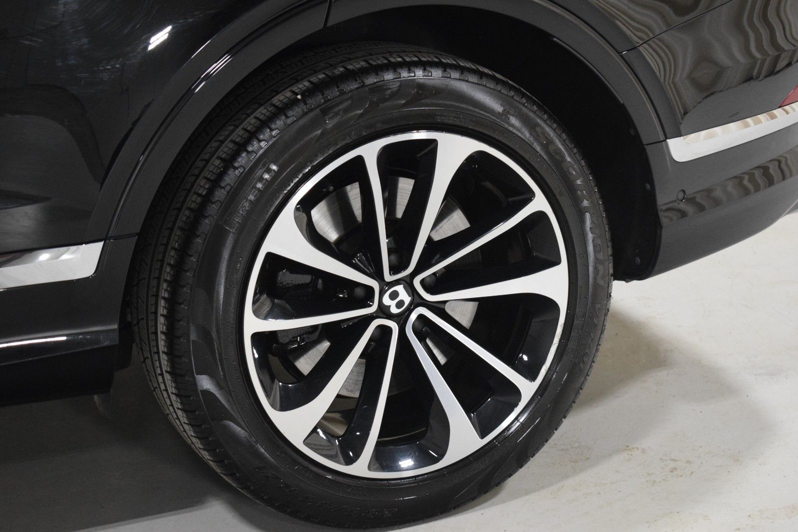 Thumbnail: 2024 Bentley Bentayga - 17