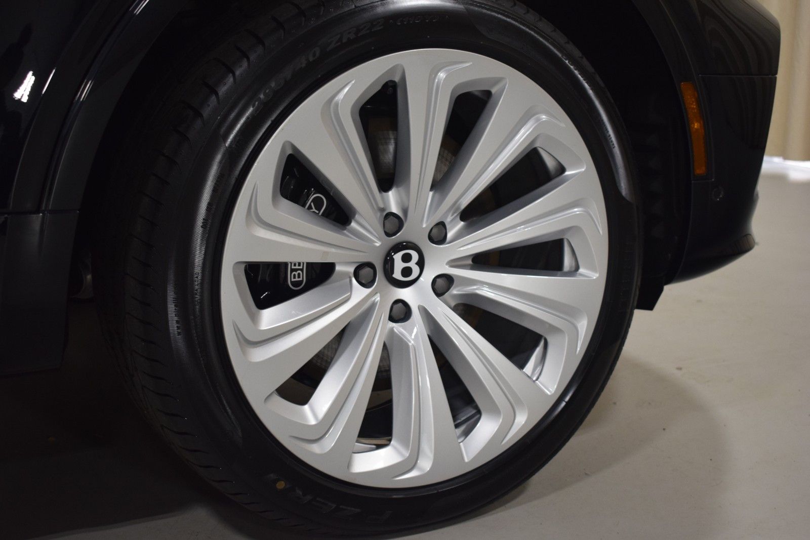 Thumbnail: 2025 Bentley Bentayga - 7